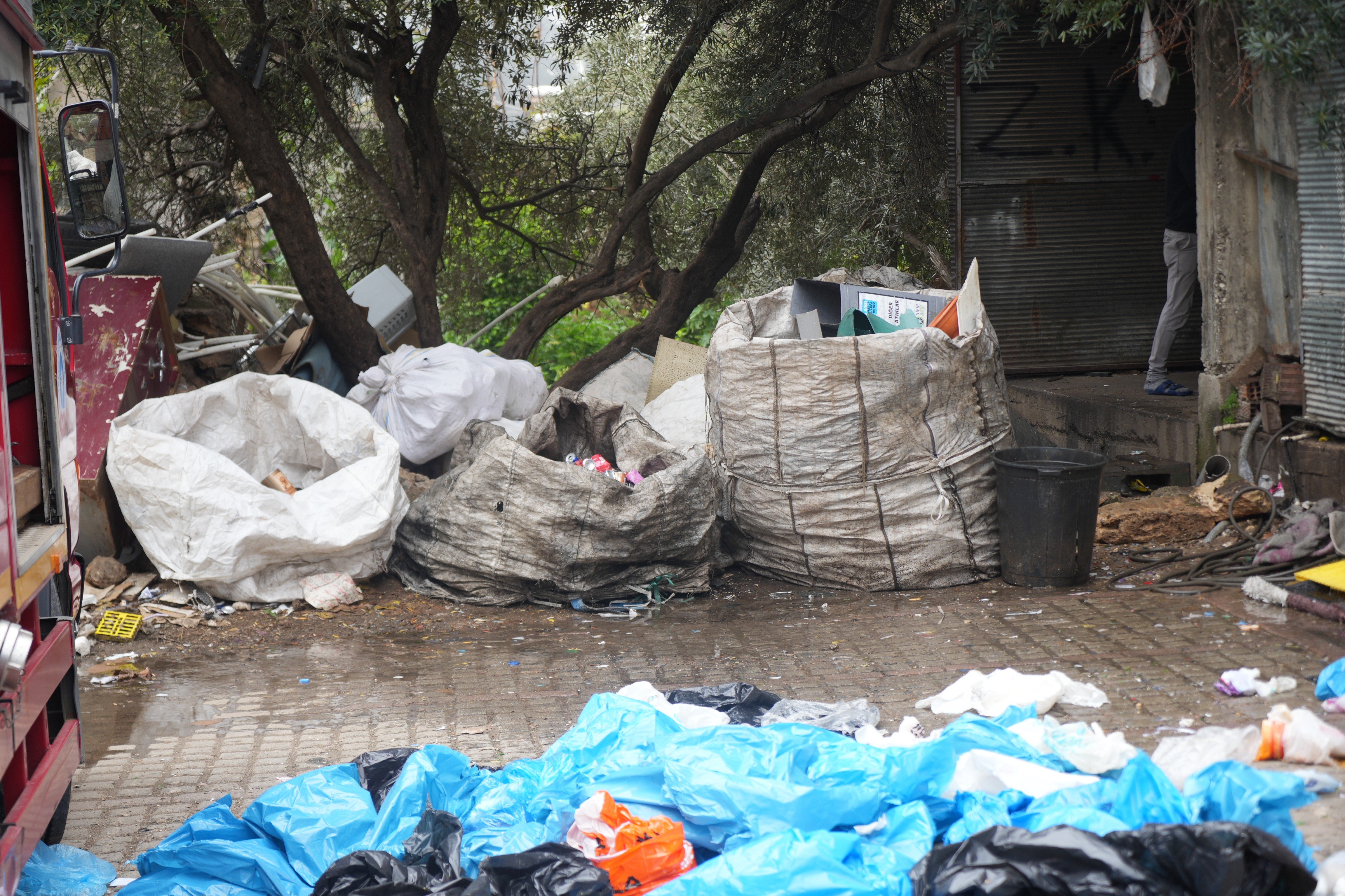 Balbey Mahallesi Metruk Bina Yangin-1