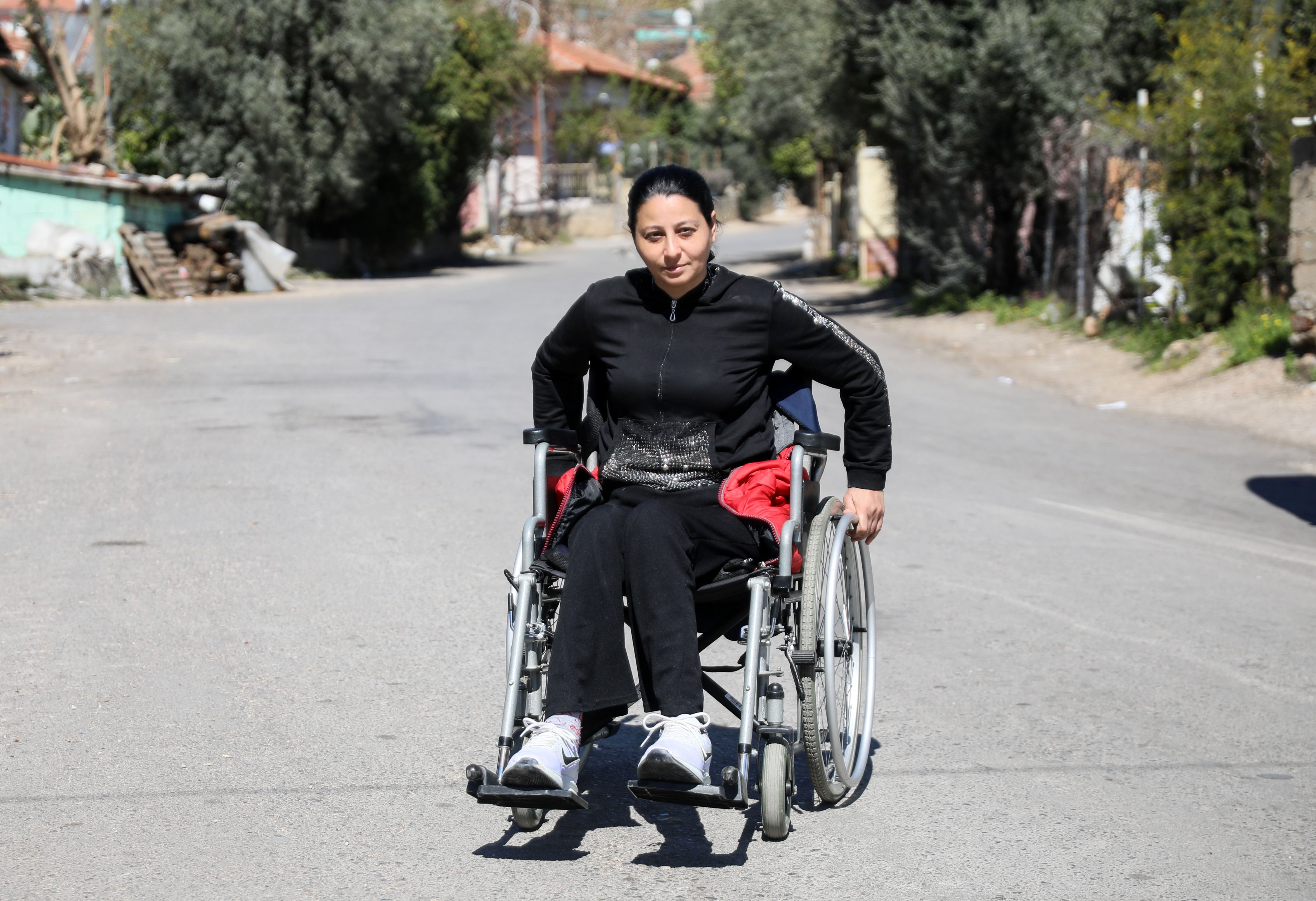 Balkondan Dustu Tekerlekli Sandalyeye Mahkum Kaldi3