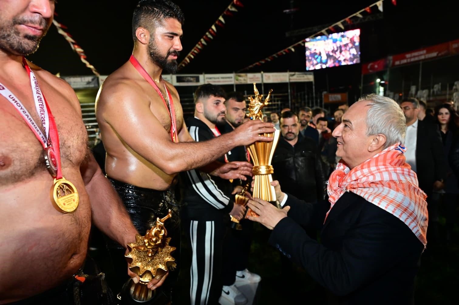 Başpehlivan Enes Doğan Oldu