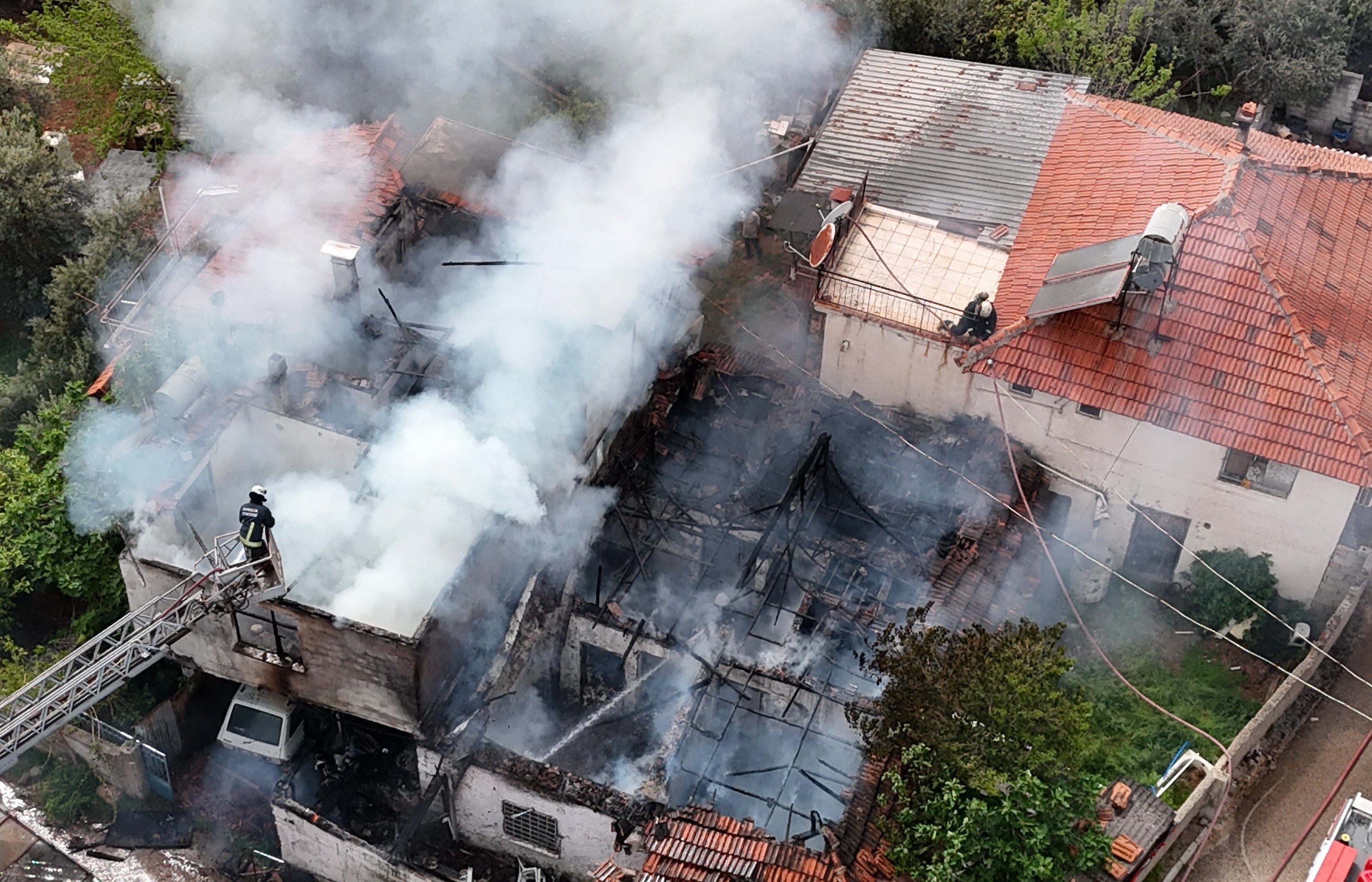 Kepez Fatih Mahallesi Yangin1