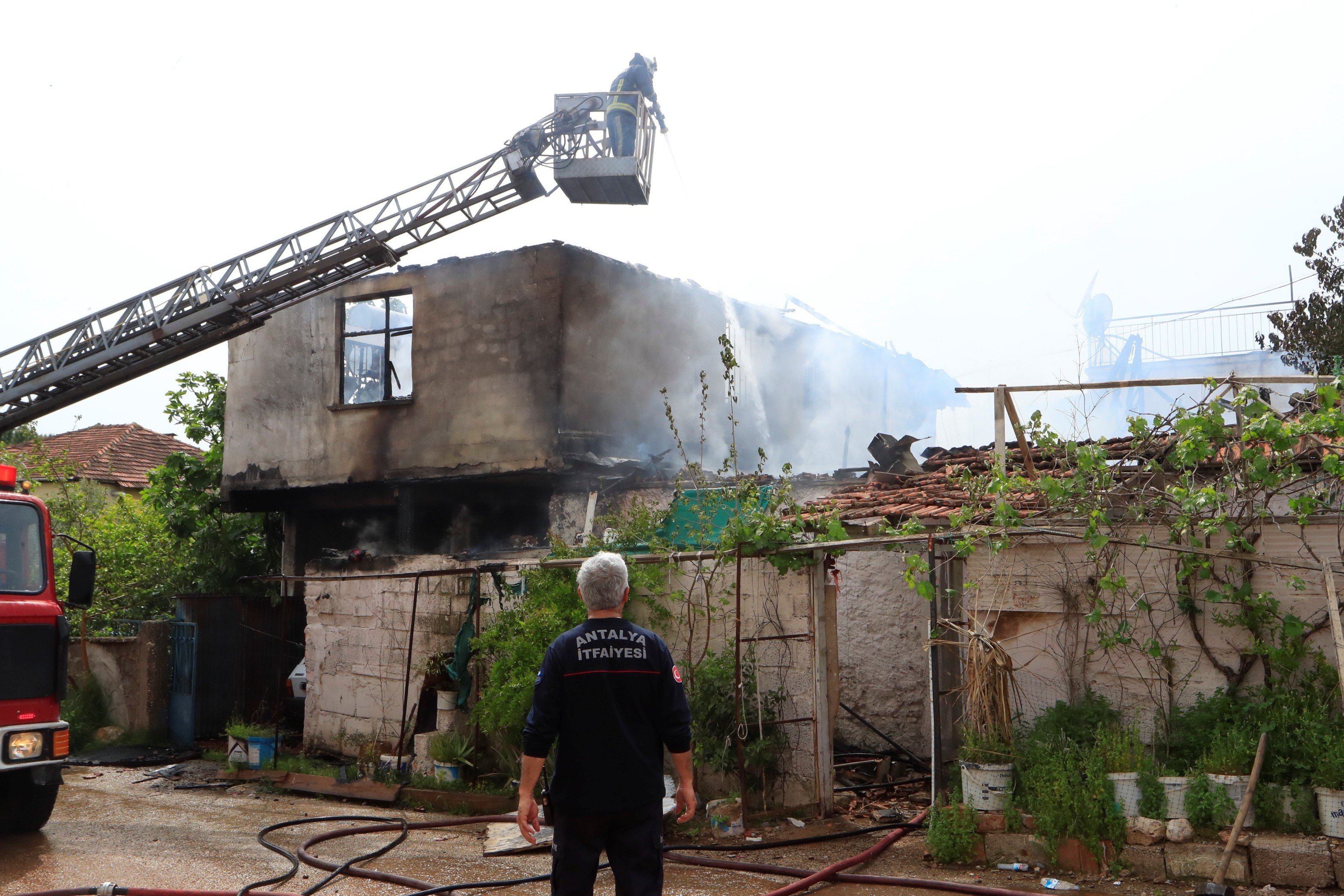 Kepez Fatih Mahallesi Yangin2