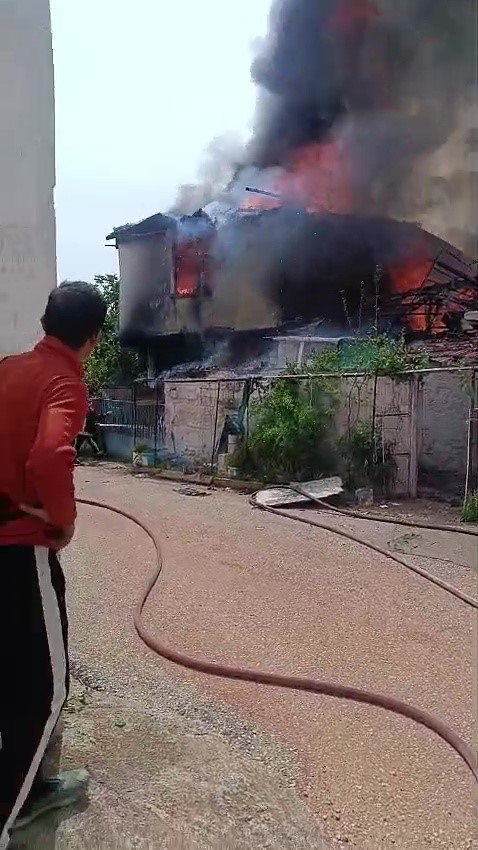 Kepez Fatih Mahallesi Yangin4