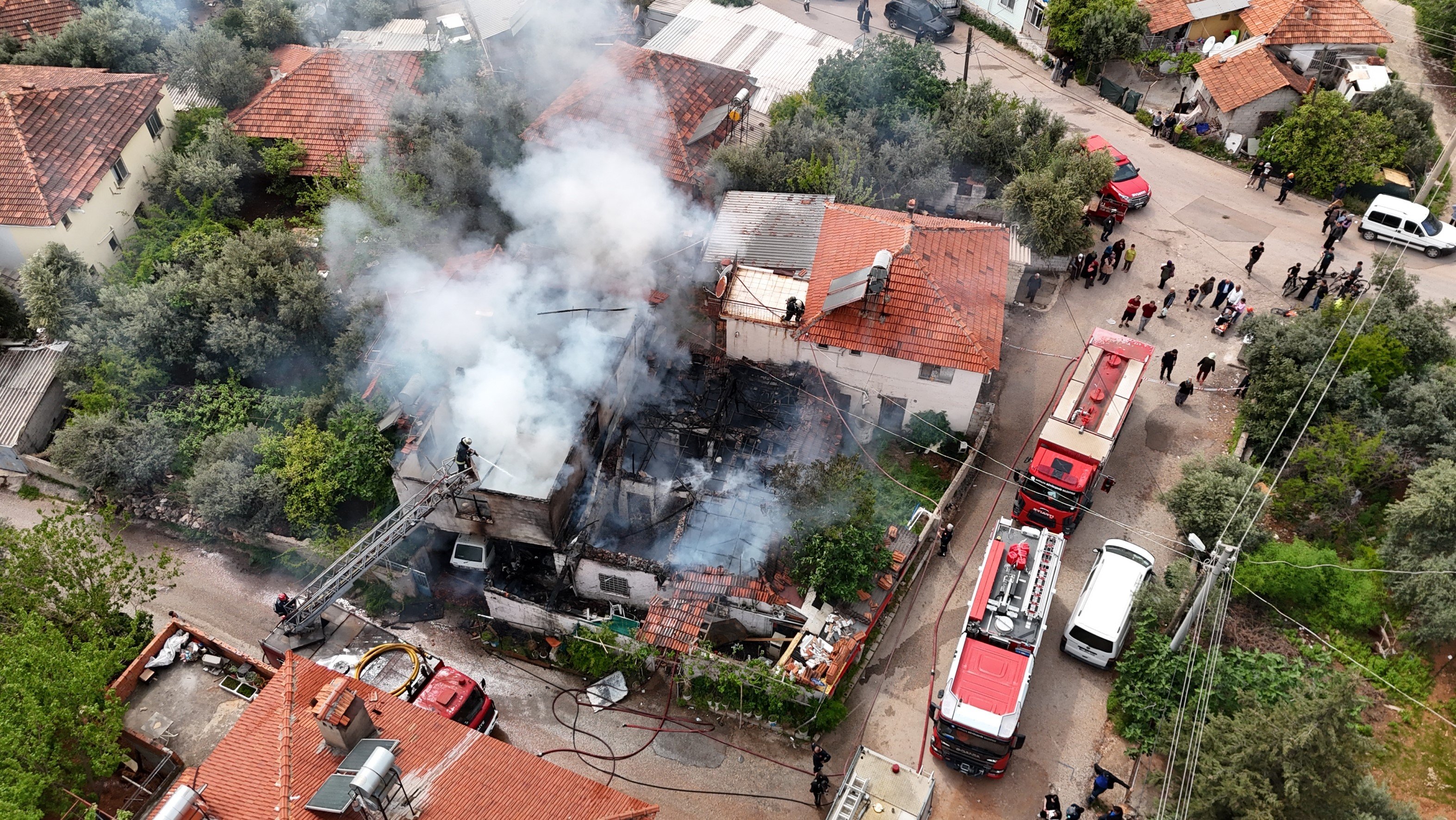 Kepez Fatih Mahallesi Yangin8