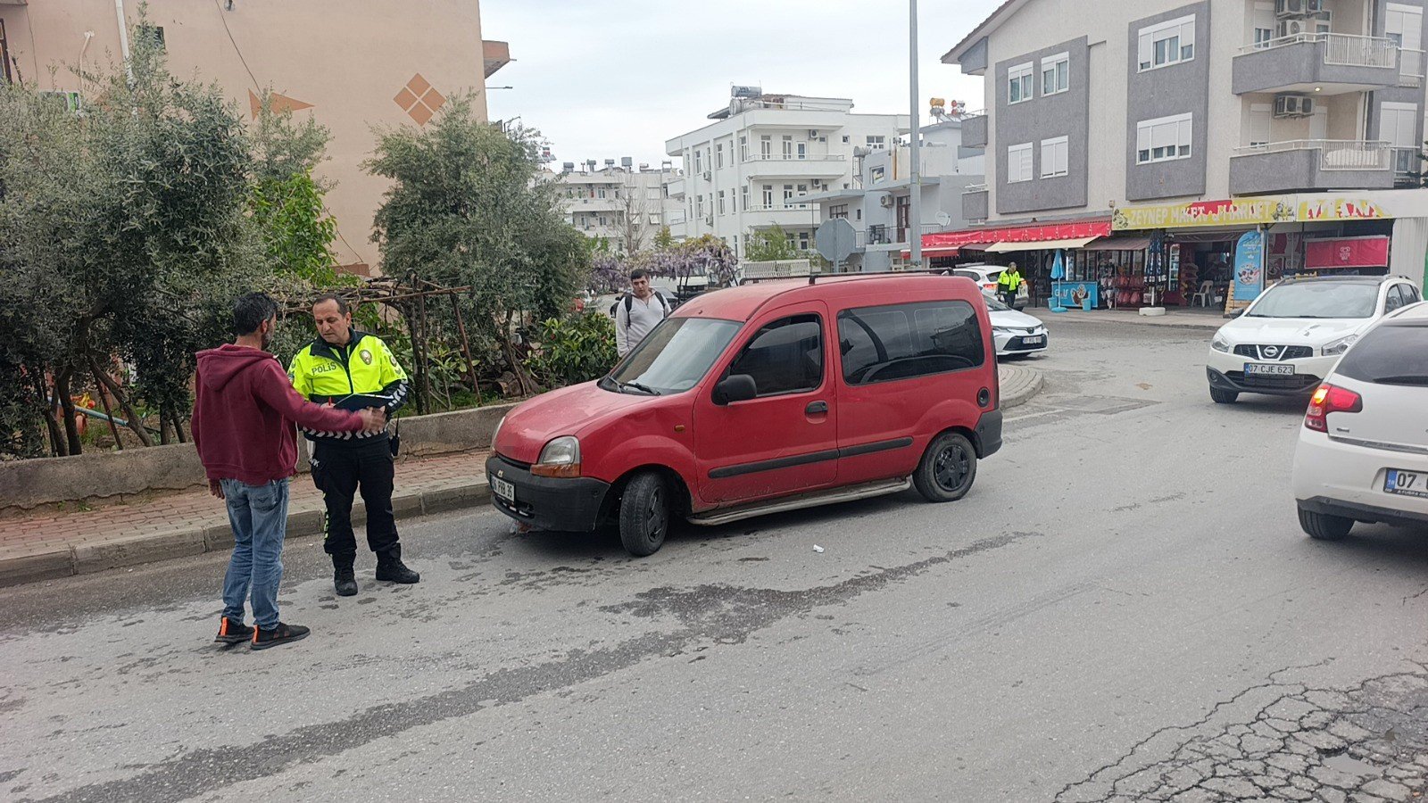 Manavgat Yaya Aracin Altinda Kaldi1