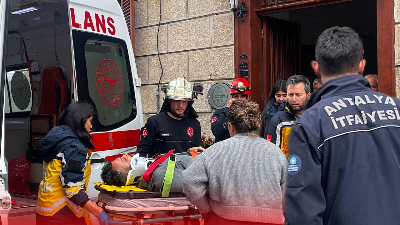 Antalya'da korku dolu anlar: Depoya düşen genç itfaiye ekiplerince kurtarıldı