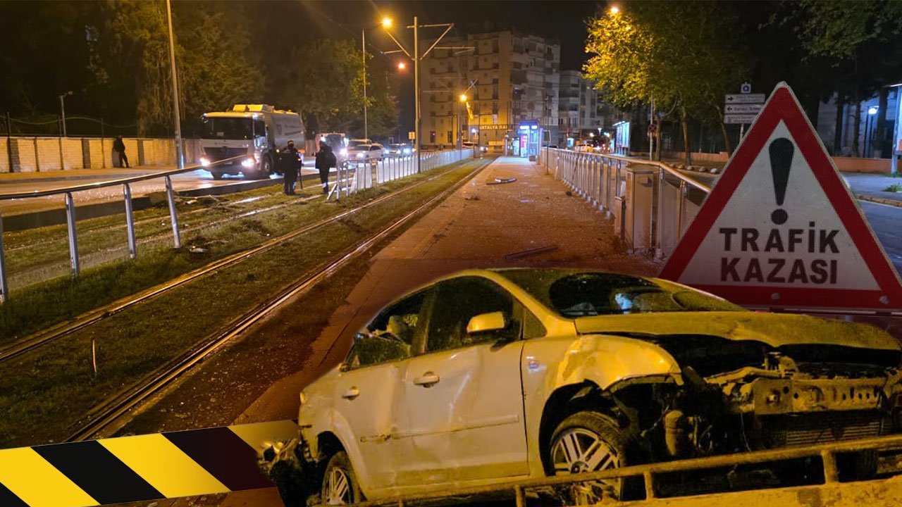 Antalya'da korkutan kaza: Alkollü sürücü tramvay durağına daldı