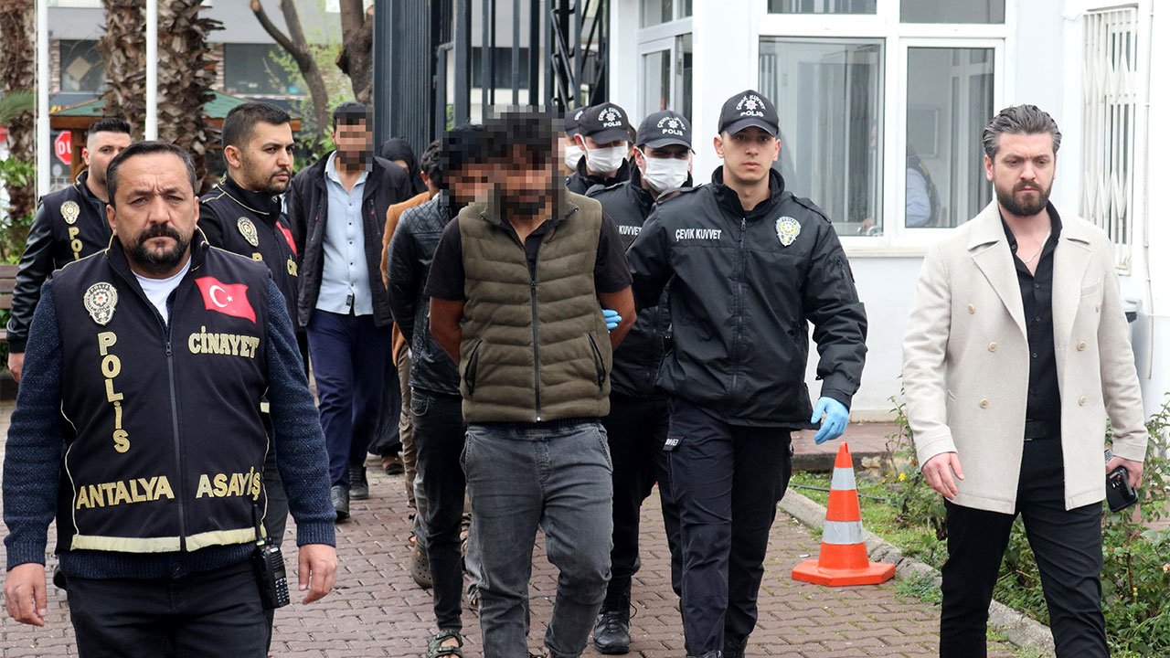 Sera Iscisi Antalya Cinayet 10Supheli1