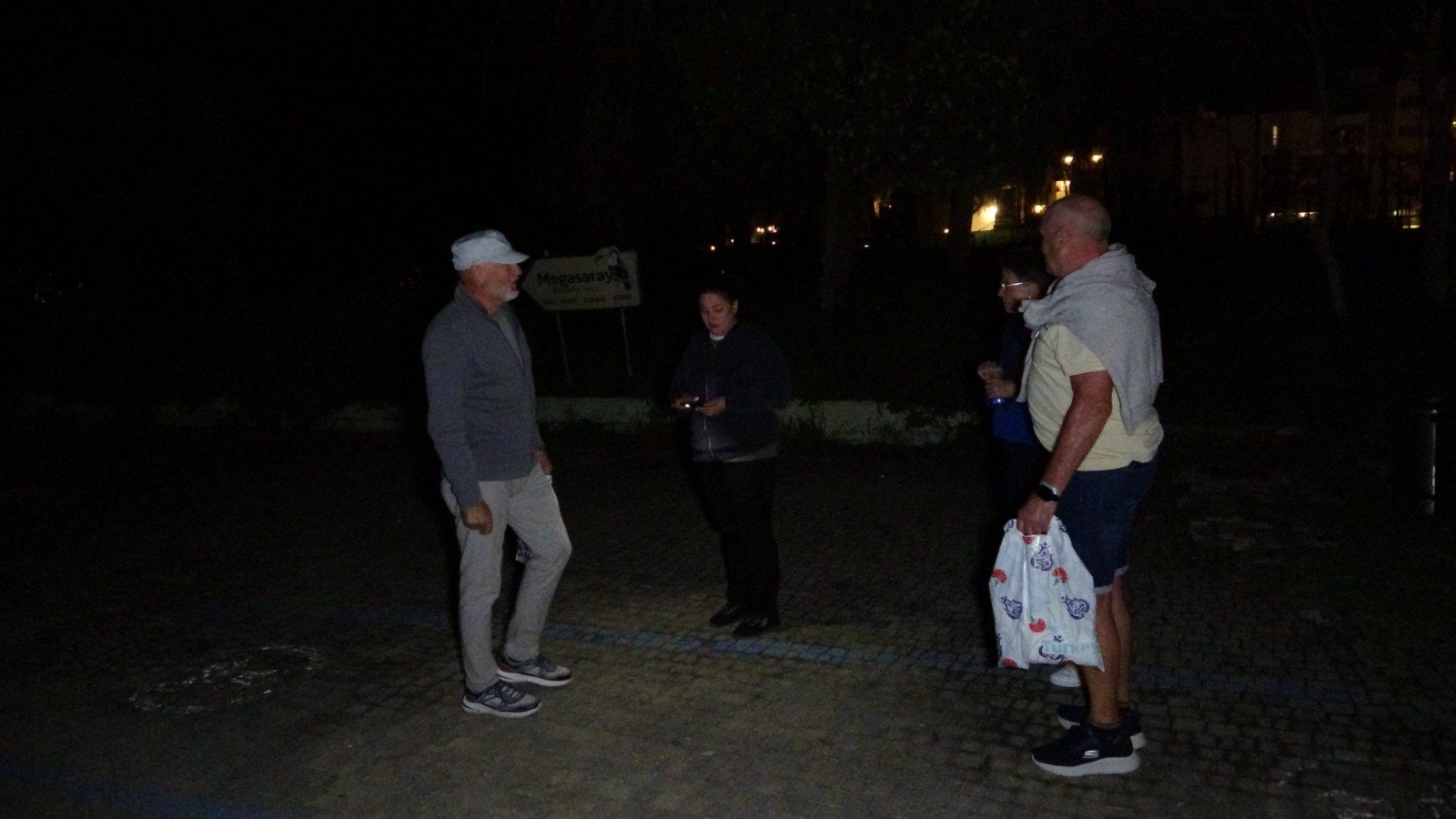 Turizm Merkezinde Karanlik Yol Sitemi7