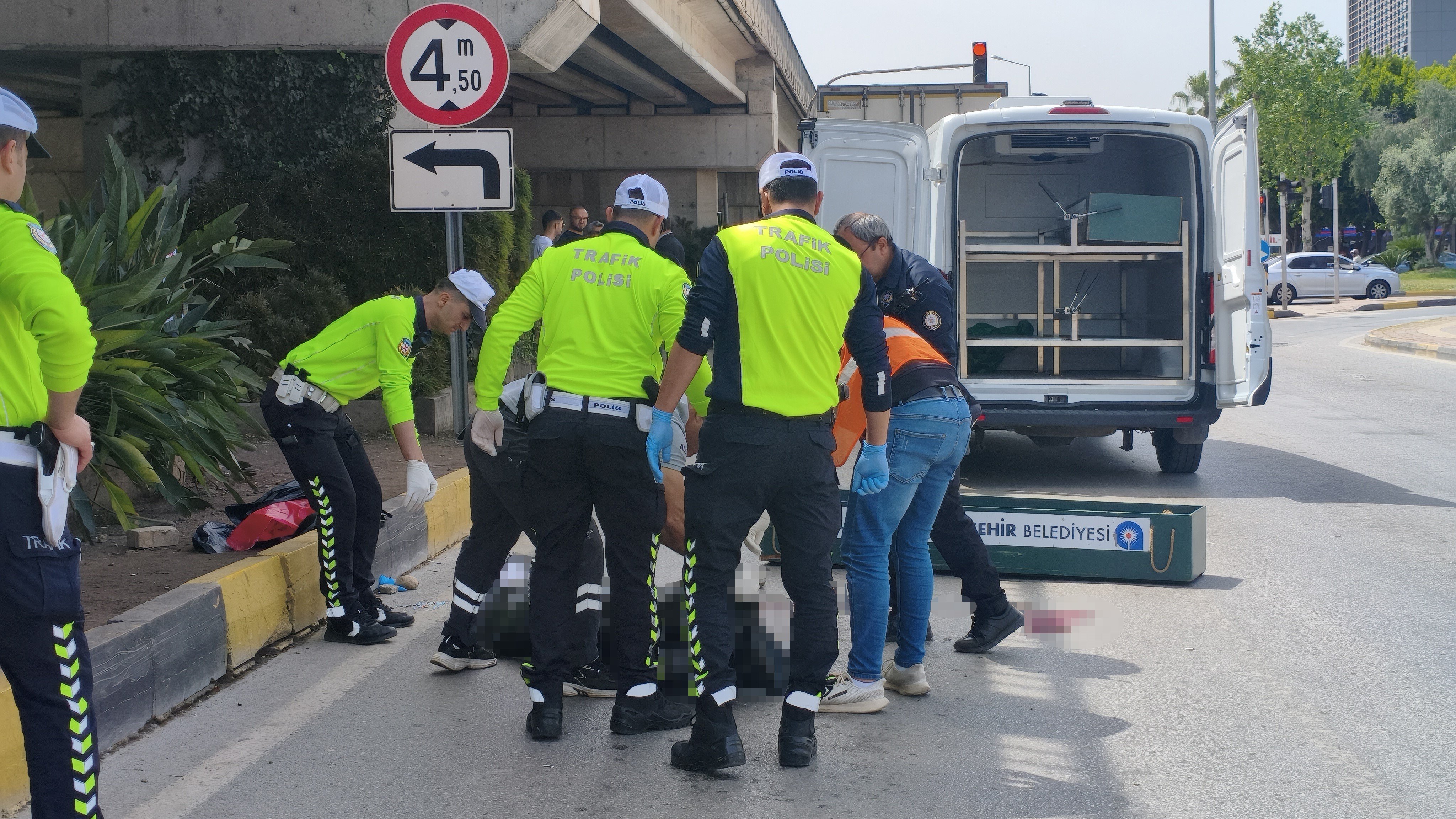 Yasli Kadin Tirin Altinda Kaldi Kepez2