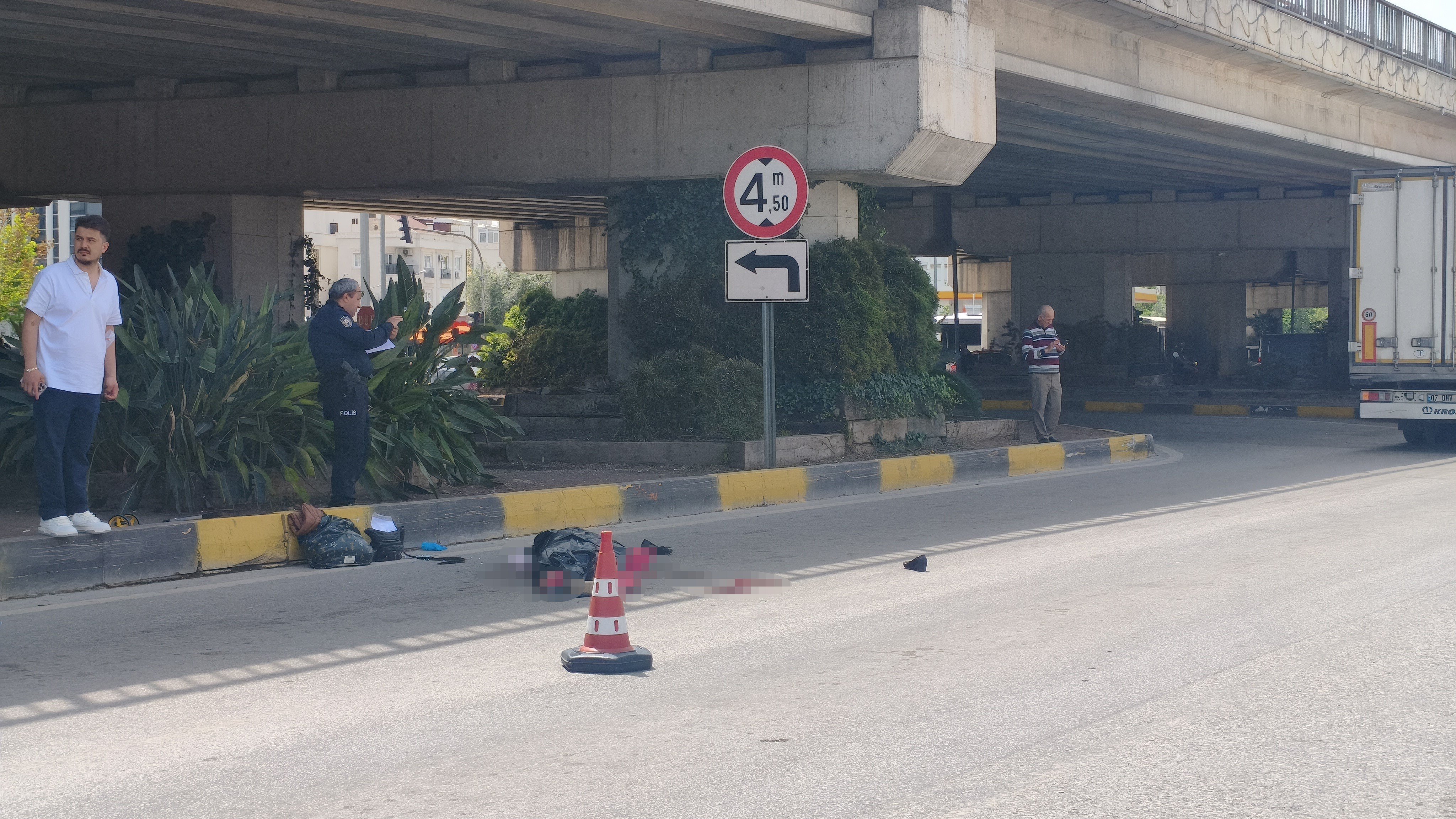 Yasli Kadin Tirin Altinda Kaldi Kepez3-1