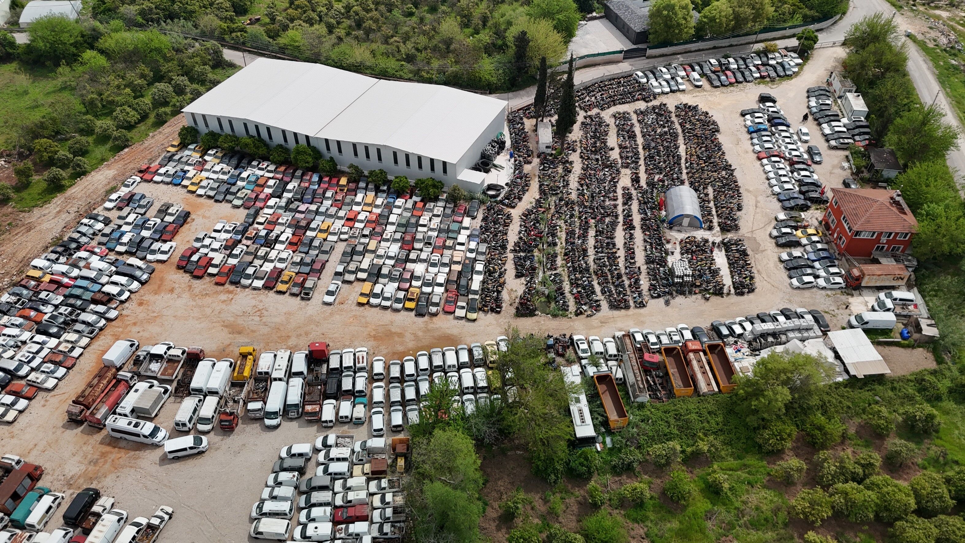 Yediemin Otoparki Arac Mezarligi Antalya1