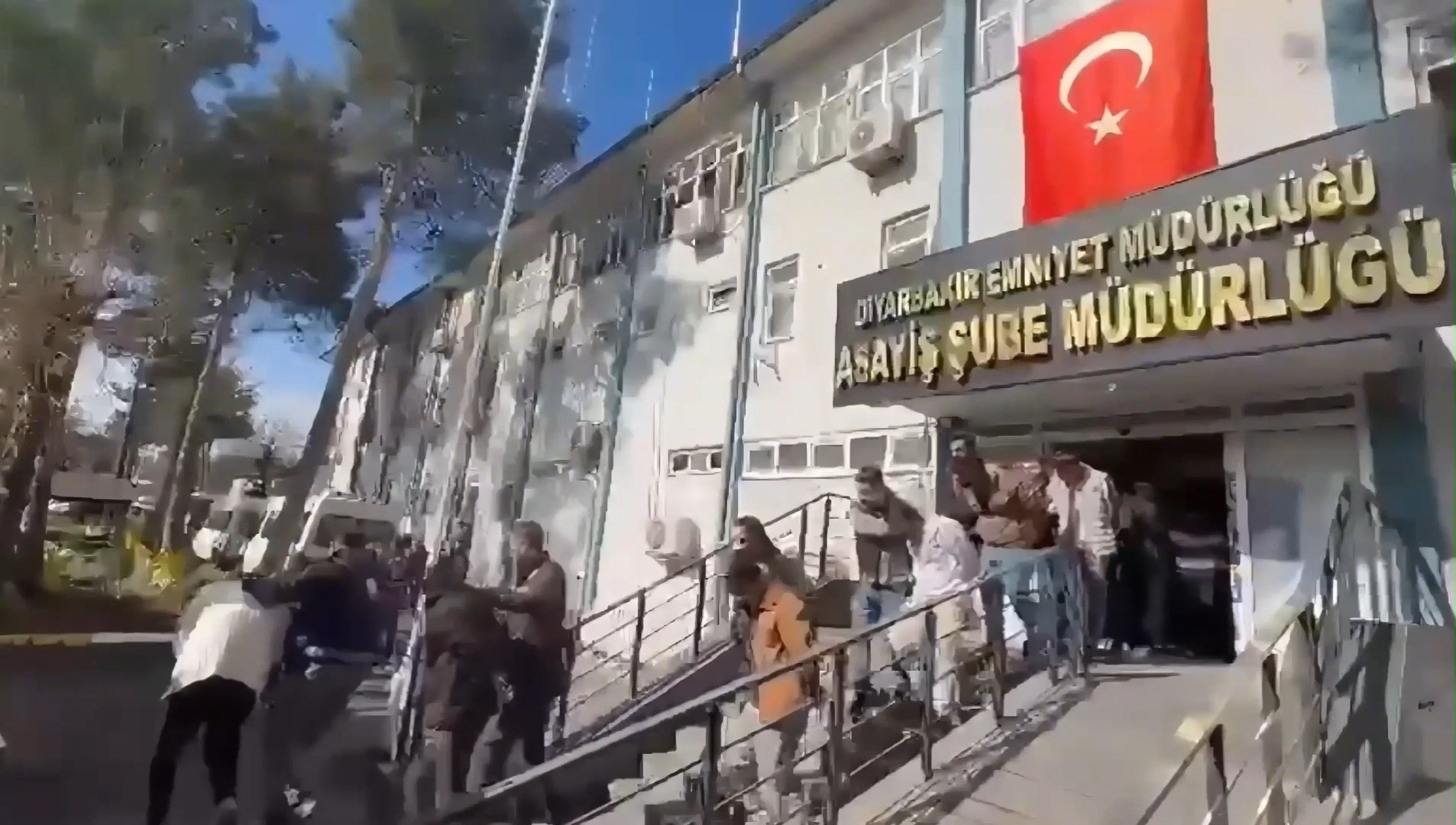 D I Y A R B A K I R M E R K E Z L I 4 I L D E D O L A N D I R I C I L A 1259317 374747