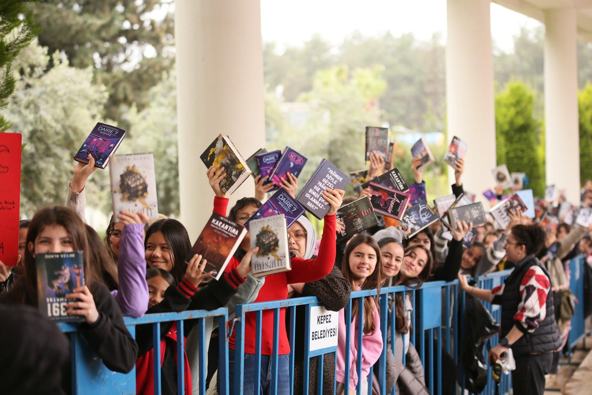 Kepez Kitap Fuari, Kitapseverlerle Dolup Tasti 9