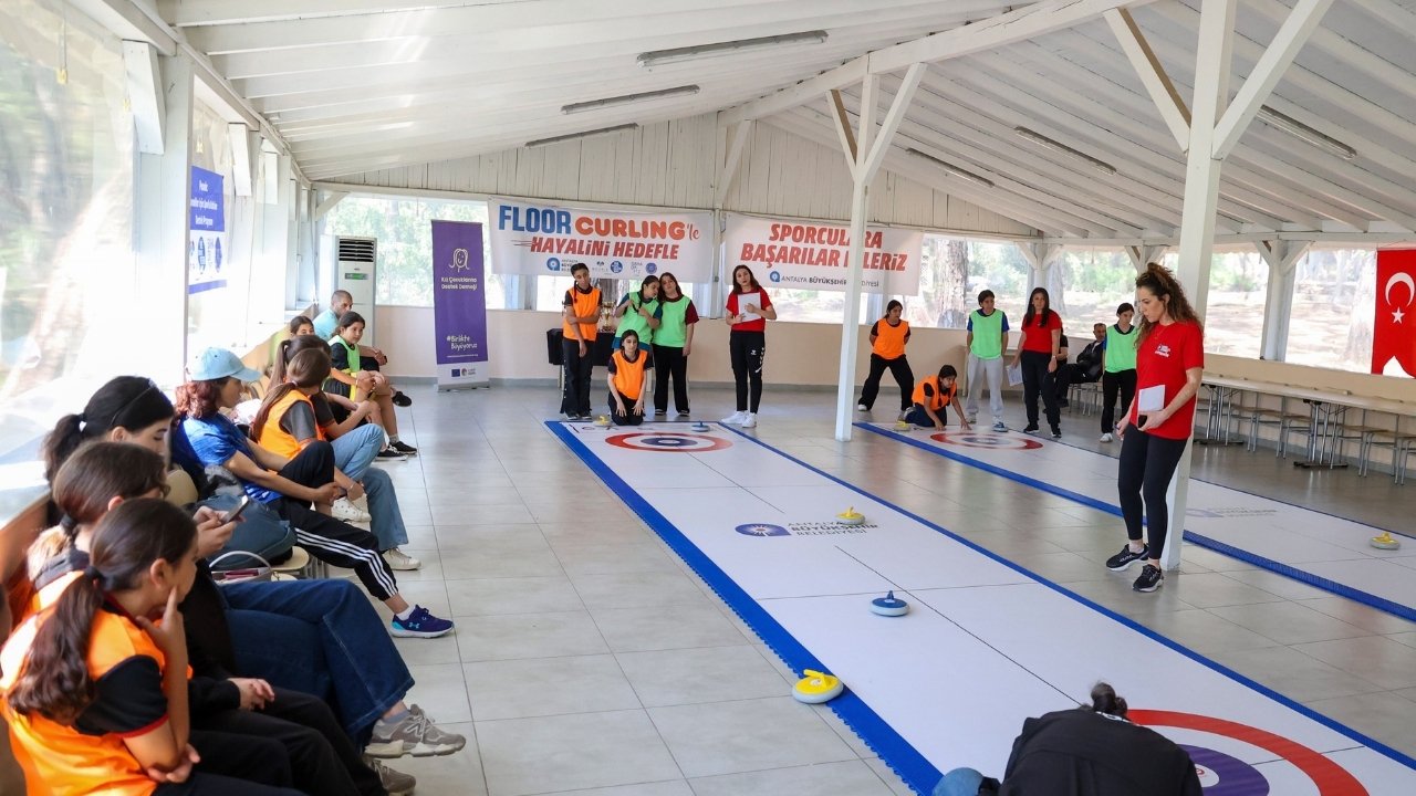 Antalya’da Floor Curling Turnuvası Heyecanı