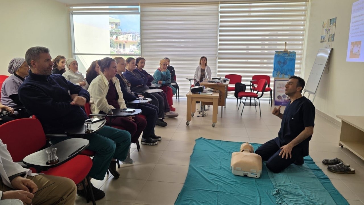 Gazipaşa Devlet Hastanesi’nde Sağlık Çalışanlarına Cpr Eğitimi