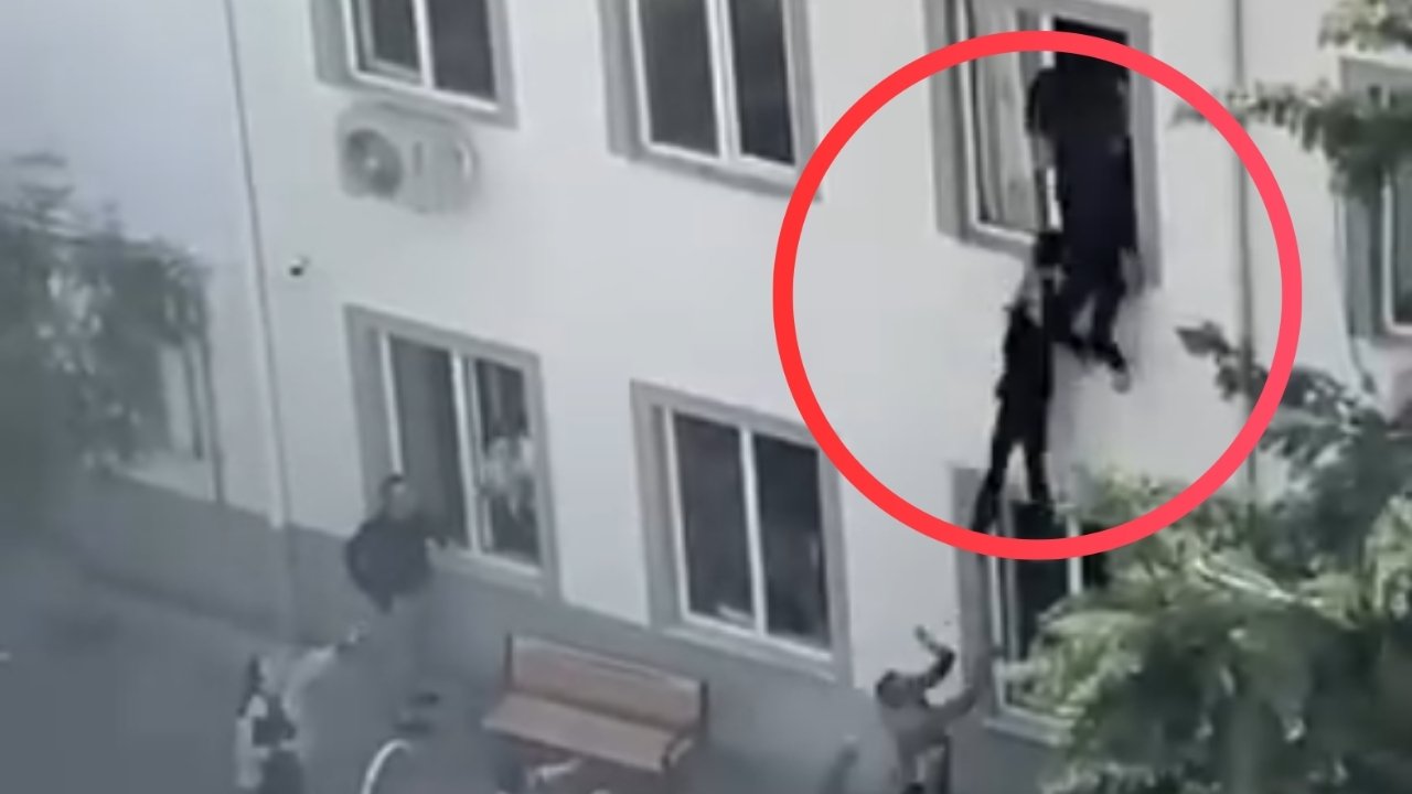 Kahramanmaraş’taki saldırı anına ait görüntüleri ortaya çıktı! Öğrenciler camdan atladı!