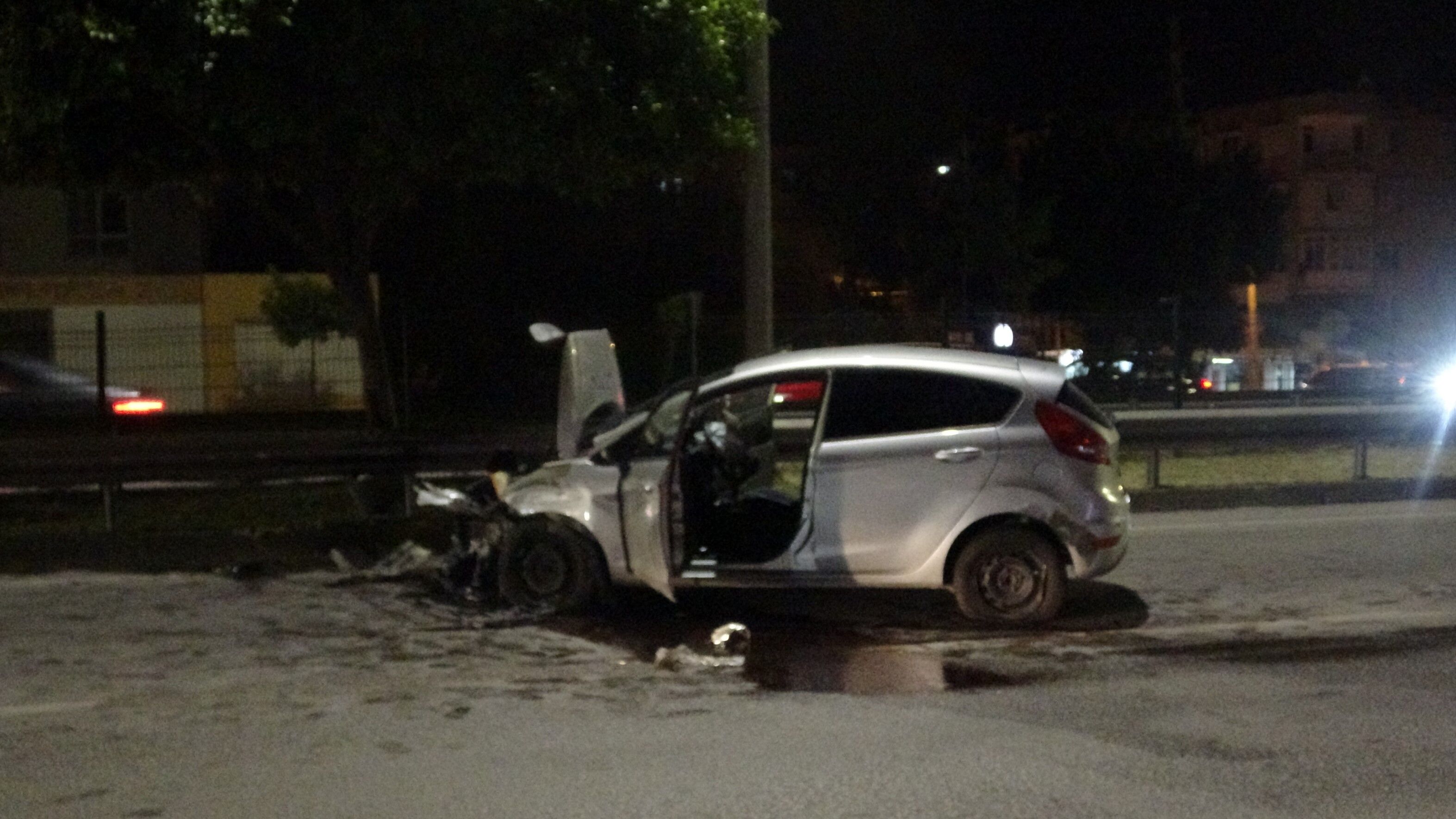 Antalya’da Otomobil Hurdaya Döndü4