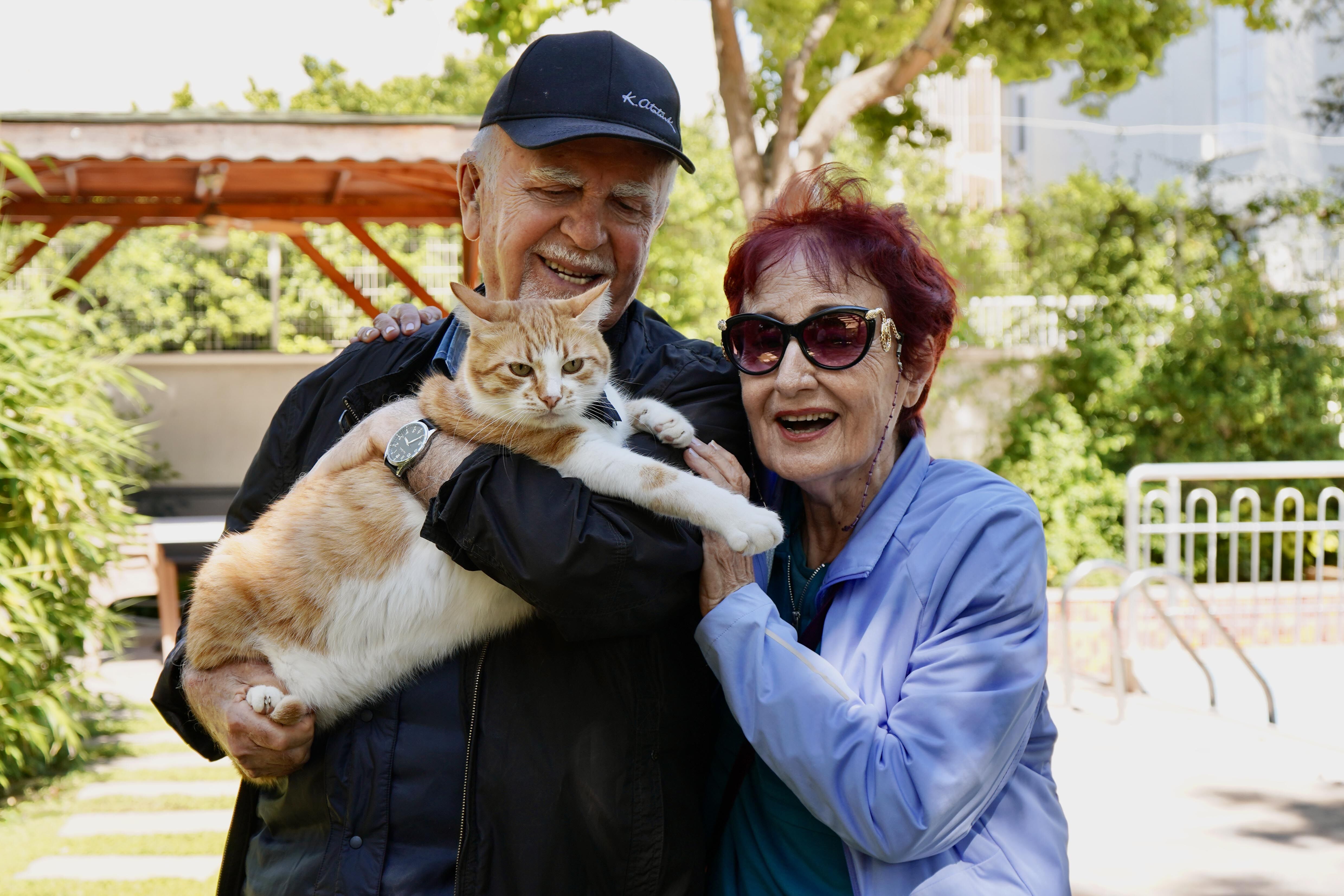 Foca Isimli Kedi Hayatlarini Degistirdi3