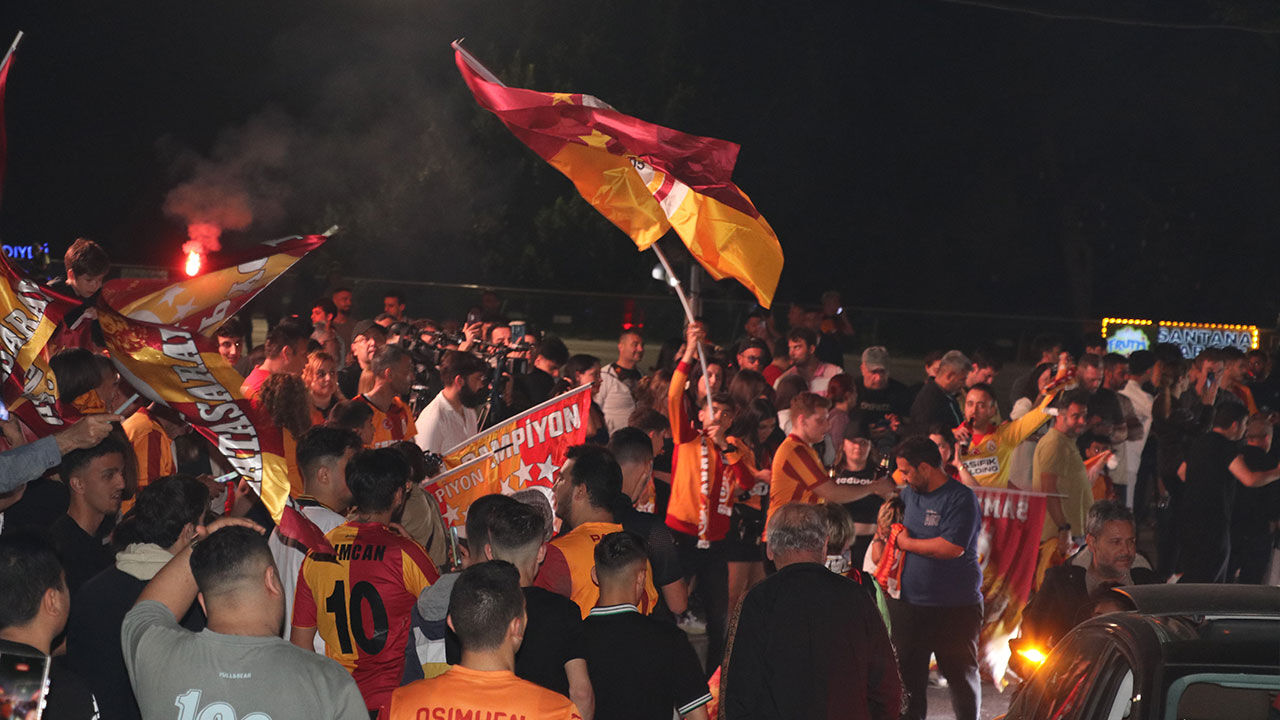 Galatasay Sampiyonluk Kutlamasi Antalya2
