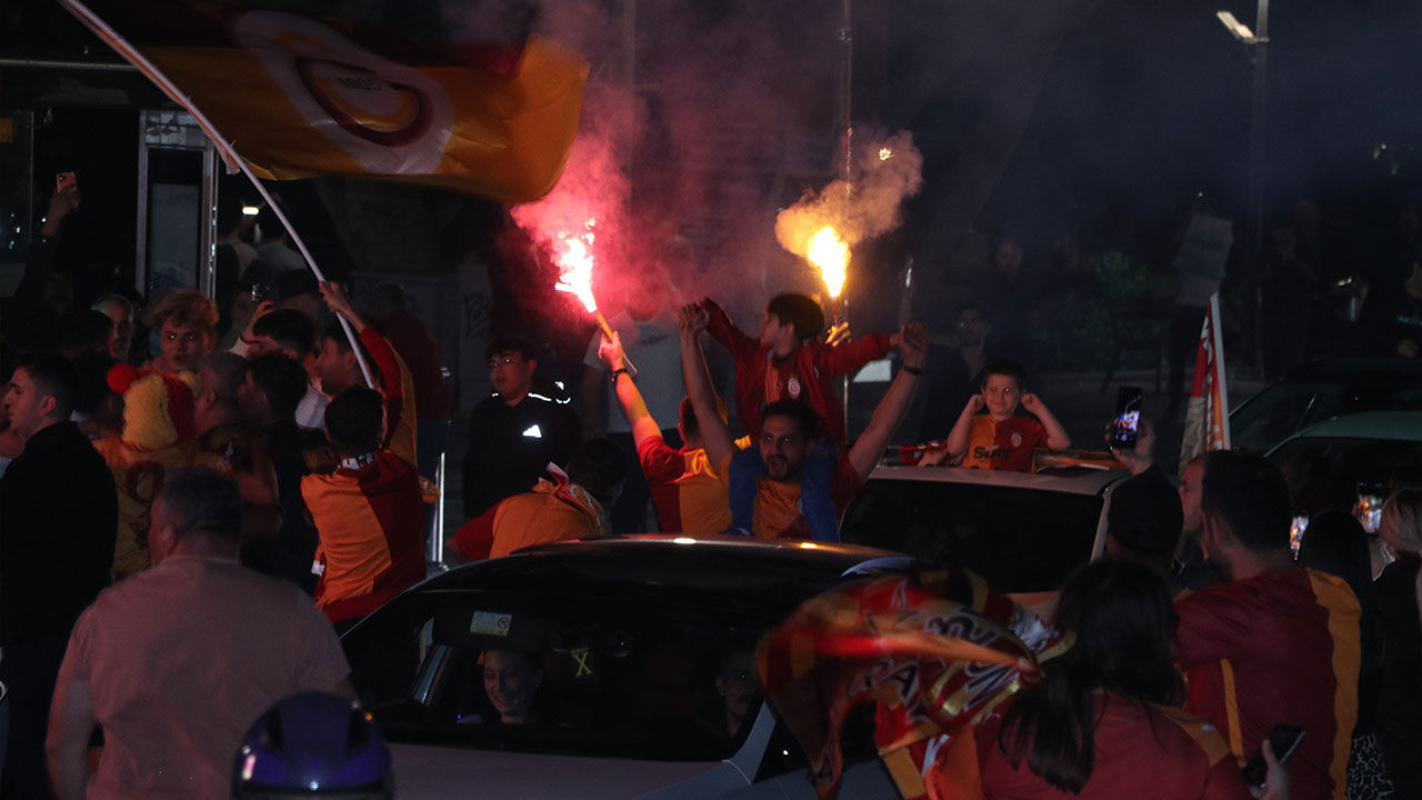 Galatasay Sampiyonluk Kutlamasi Antalya3