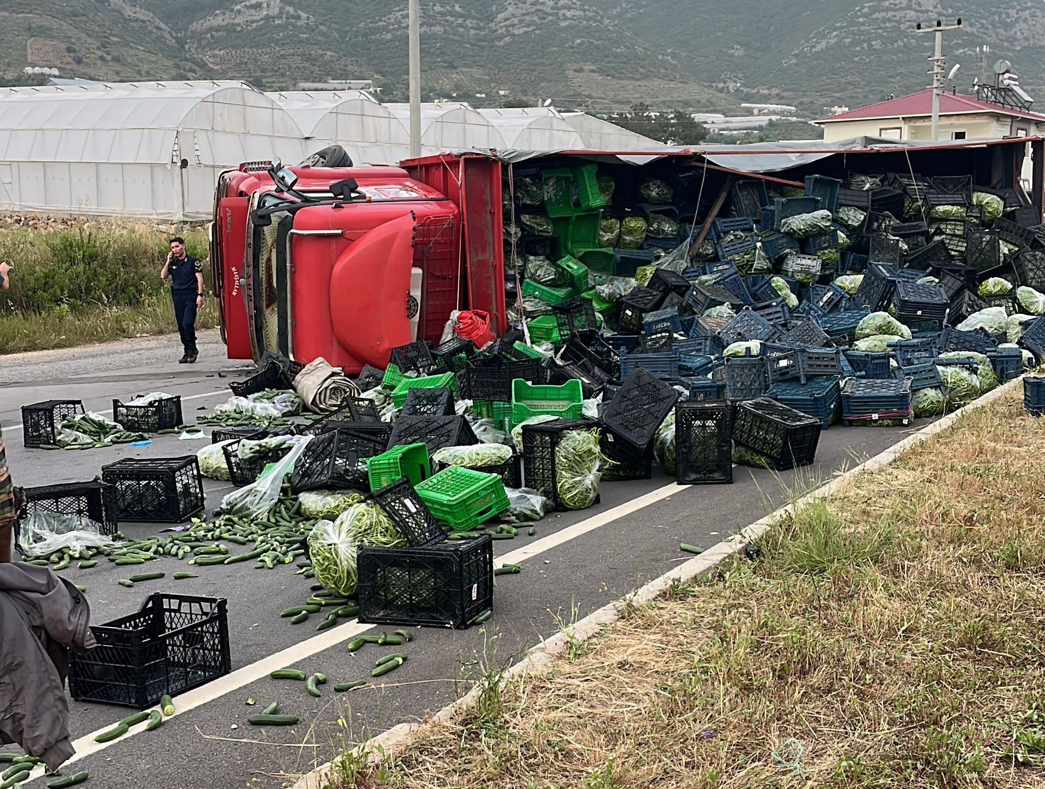 Gazipasa Antalya Sebze Yuklu Kamyon Antalya Kaza2