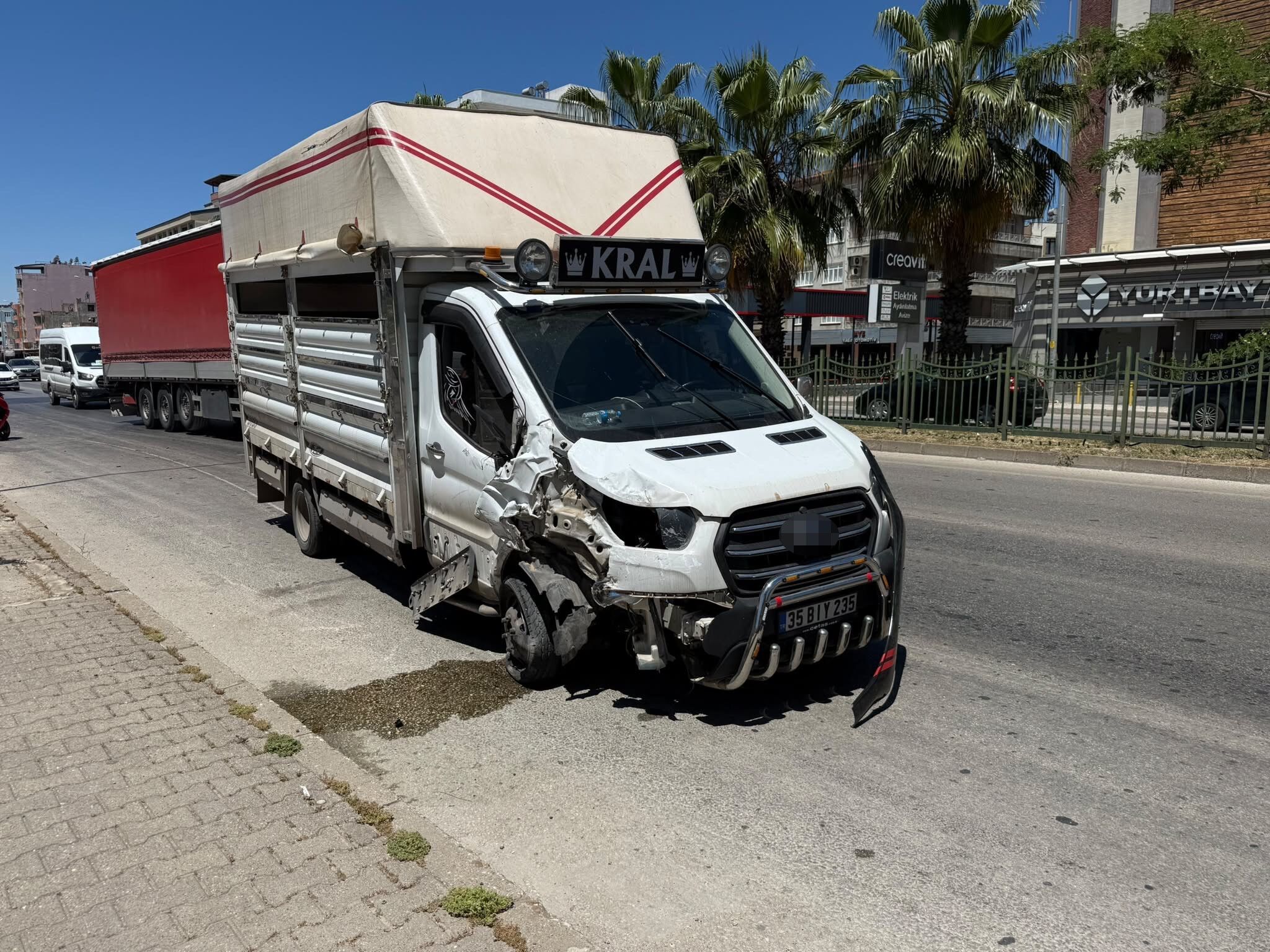 Kamyonet Lastigi Patladi Antalya Serik1