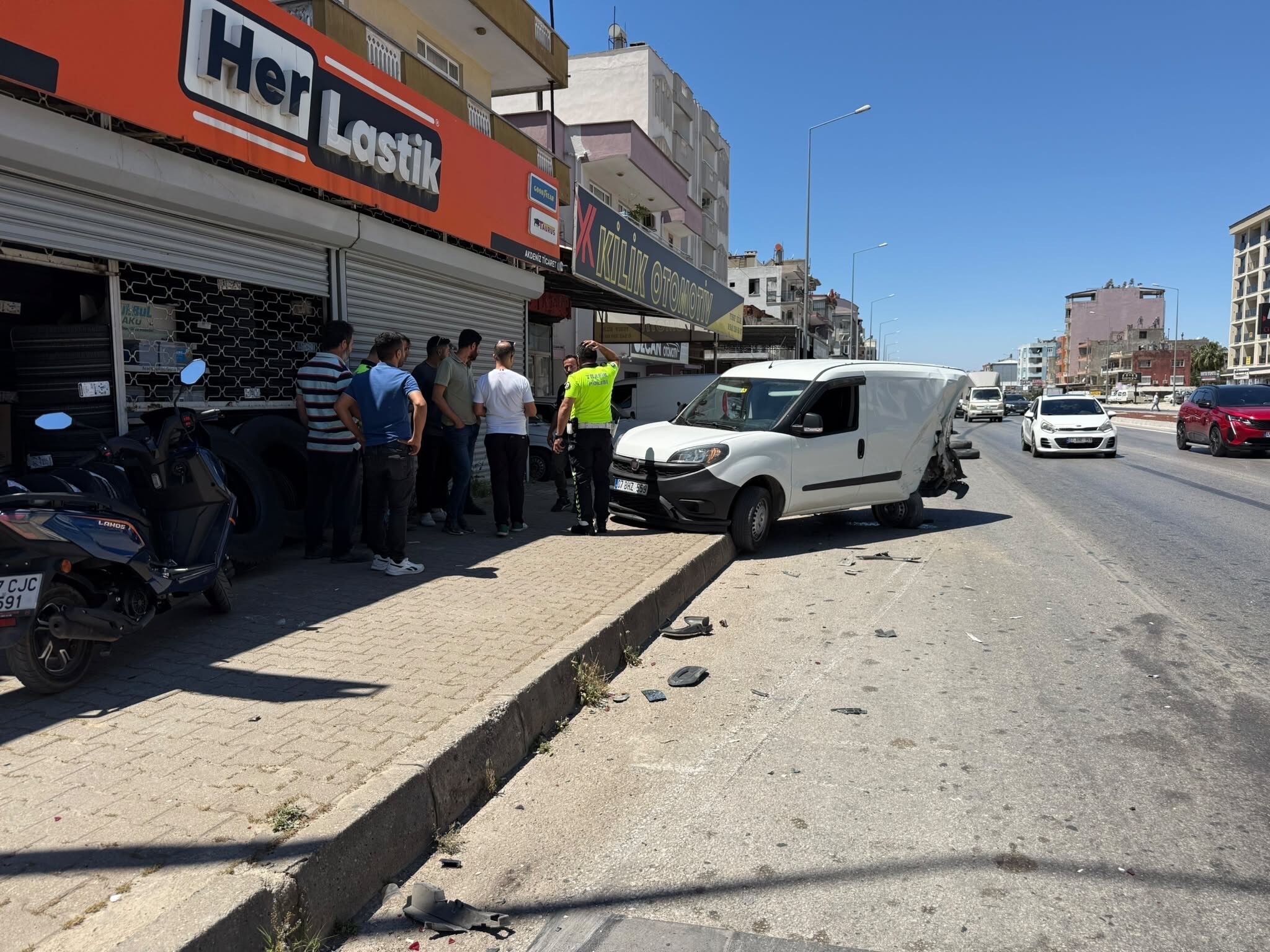 Kamyonet Lastigi Patladi Antalya Serik4
