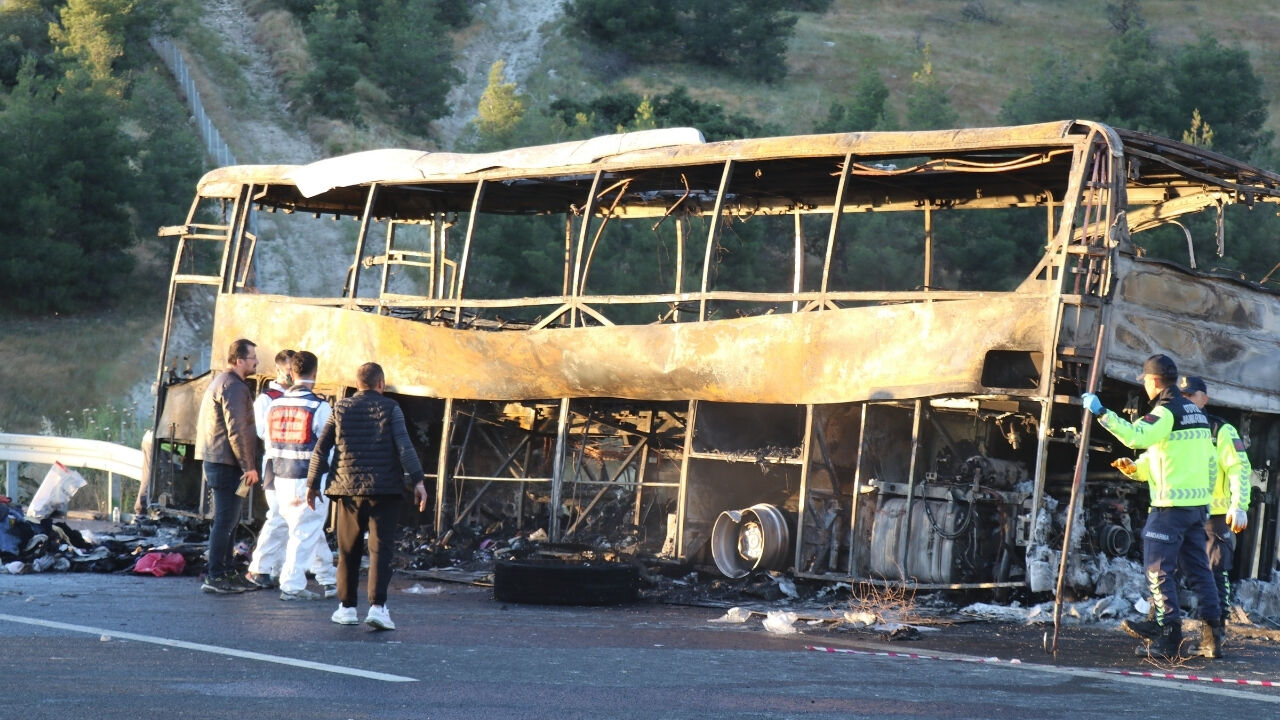 Denizli'deki Antalya Otobüsü Faciasında Dehşetin Boyutu Gün Ağarınca Ortaya Çıktı 1