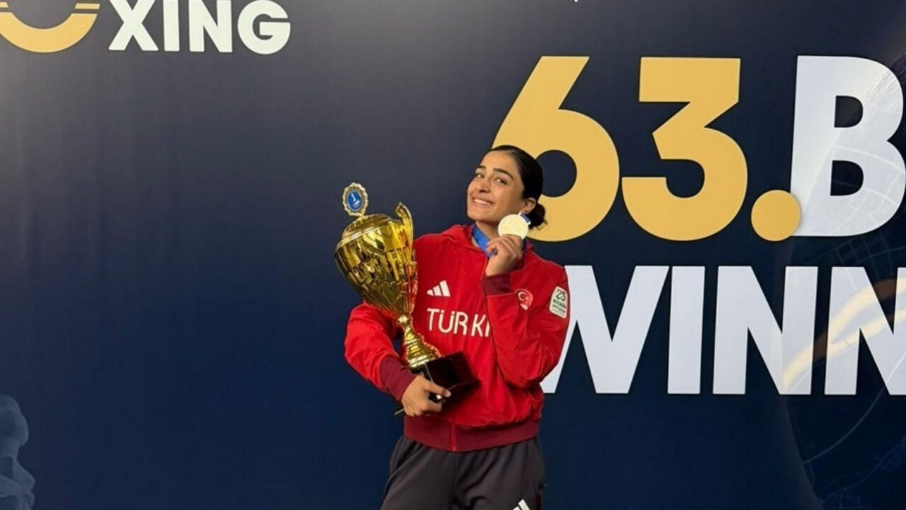 Akdenizli Milli Boksör Berfin Kabak Altın Madalya Kazandı