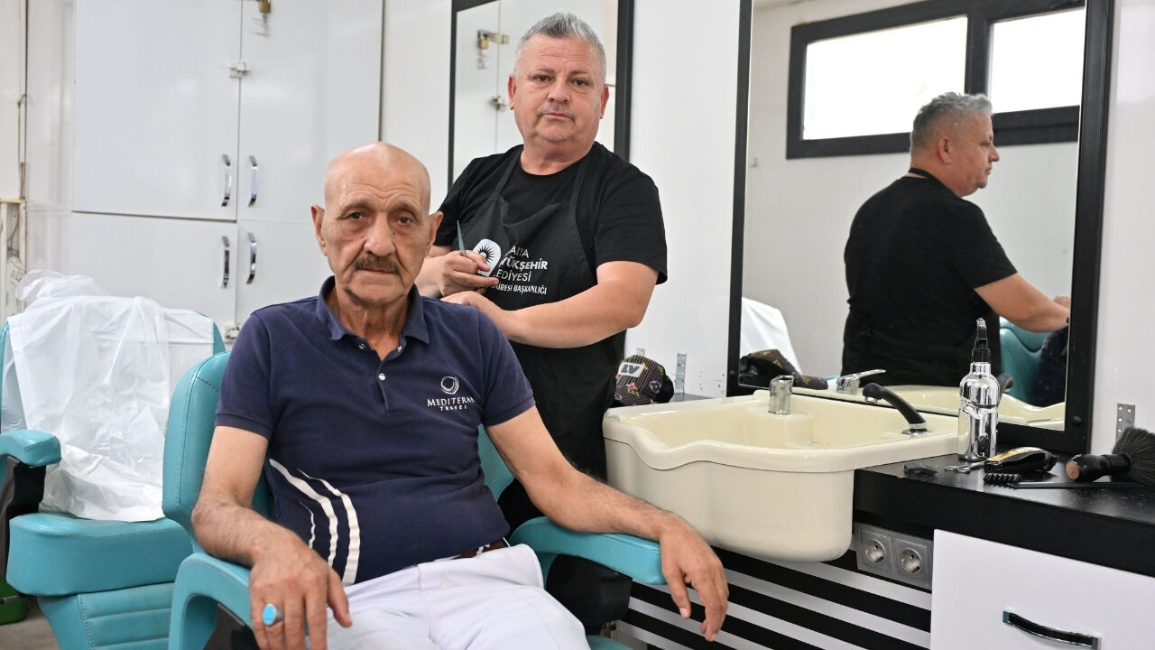 Mobil Kuaför Tırı Huzurevinde Bayram Havası Estirdi