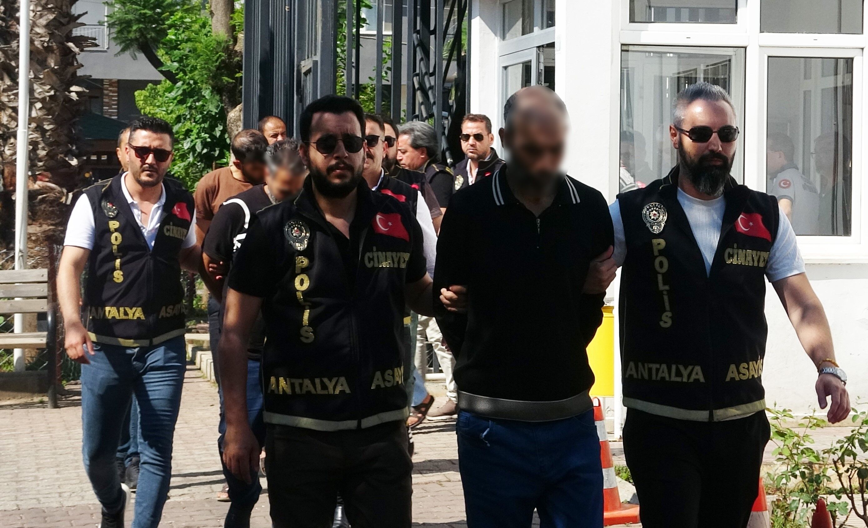 Antalya Kepez Cinayet Suphelileri Adliyeye Sevk Edildi5