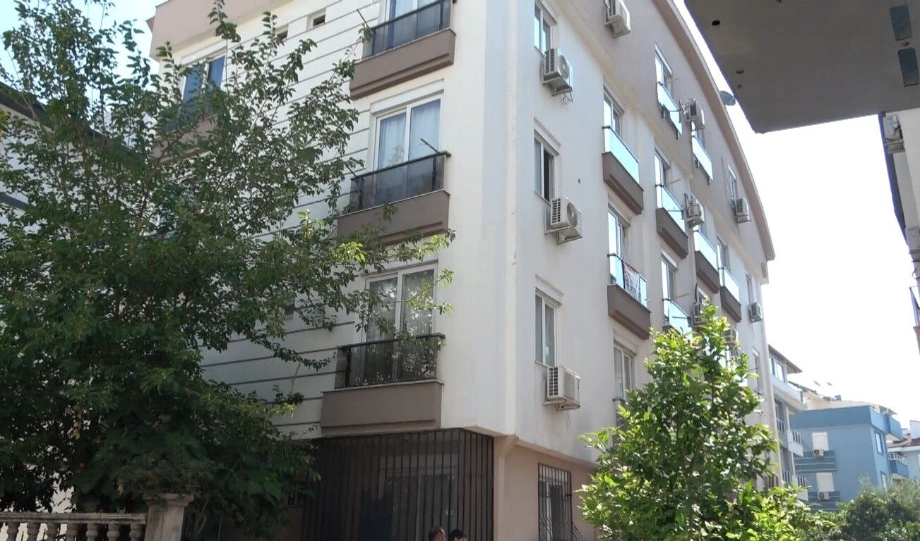Antalya Kepez Evi Yakmaya Calisti Sinir Krizi Gecirdi1