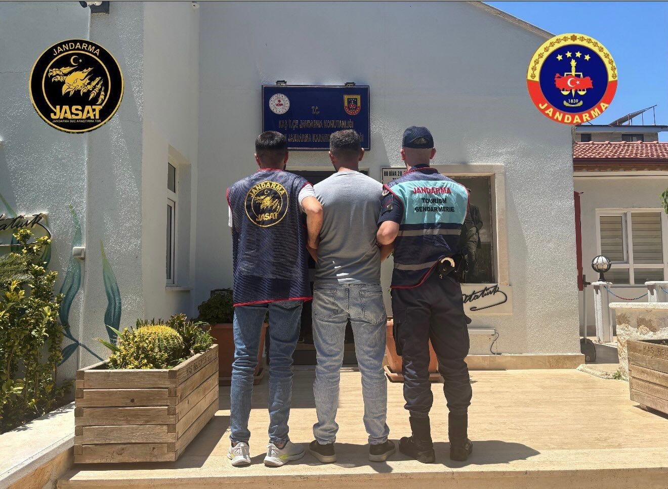 Antalyada 214 Kisi Yakalandi1