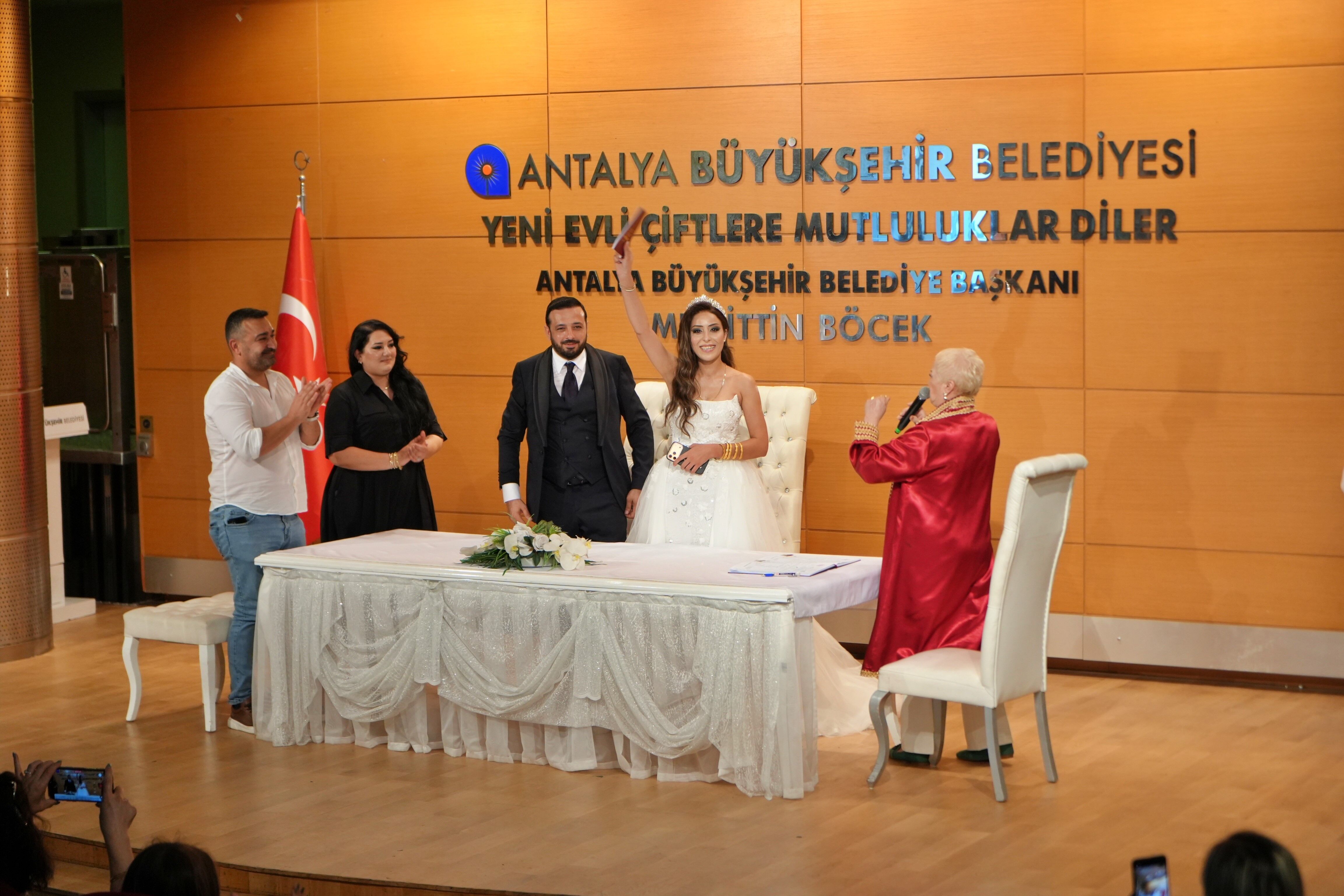 Antalya’da 71 Çift Aynı Gün ‘Evet’ Dedi5