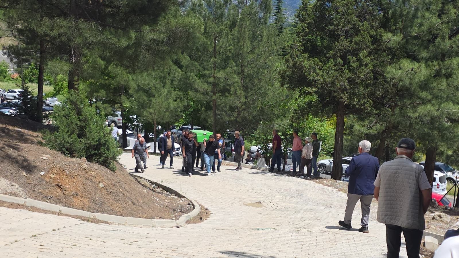 Antalya'da Cinayete Kurban Giden Baba Ve Kızı Yan Yana Defnedildi2