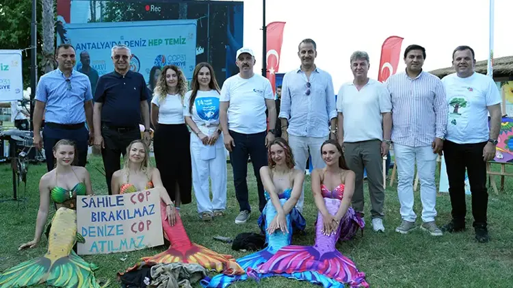 Deniz Kizlari Dip Temizligi Yapti Antalya1.Jpg