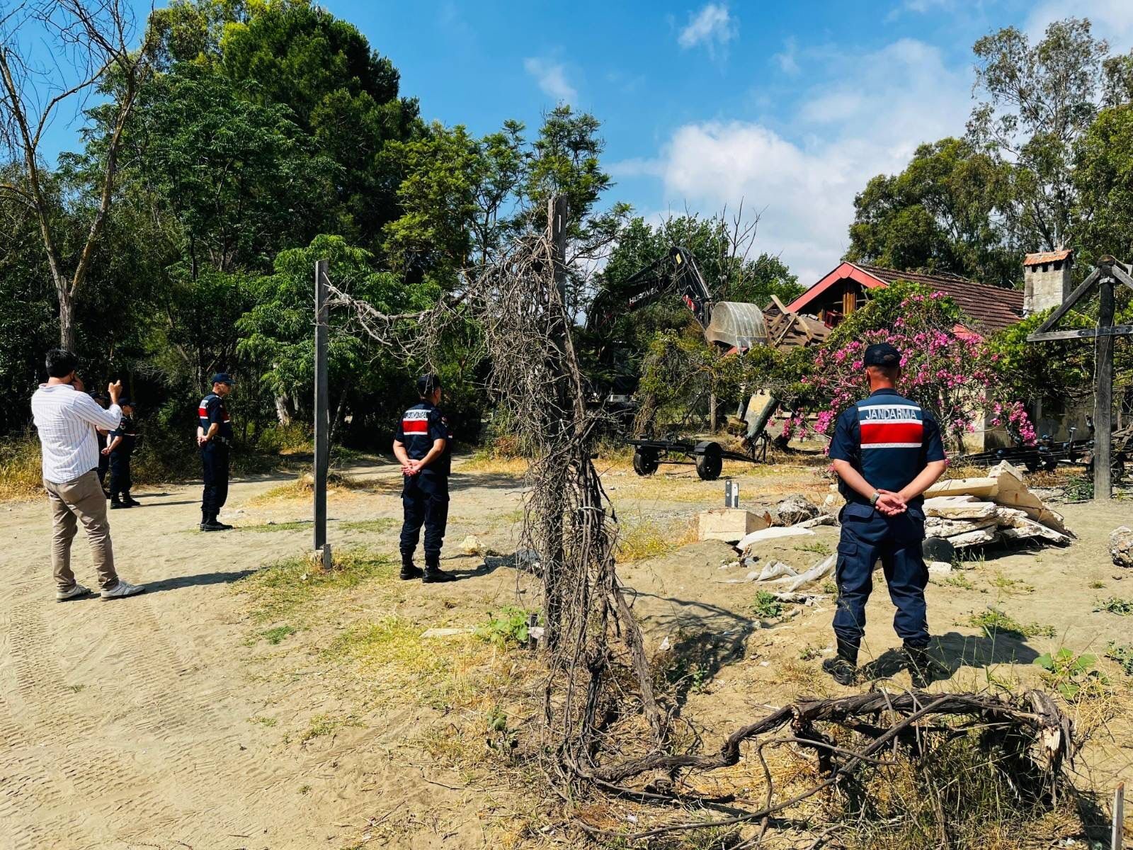 Kacak Bungalov Yapilar Yikildi Kemer1
