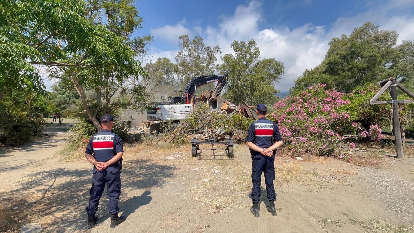 Kacak Bungalov Yapilar Yikildi Kemer2
