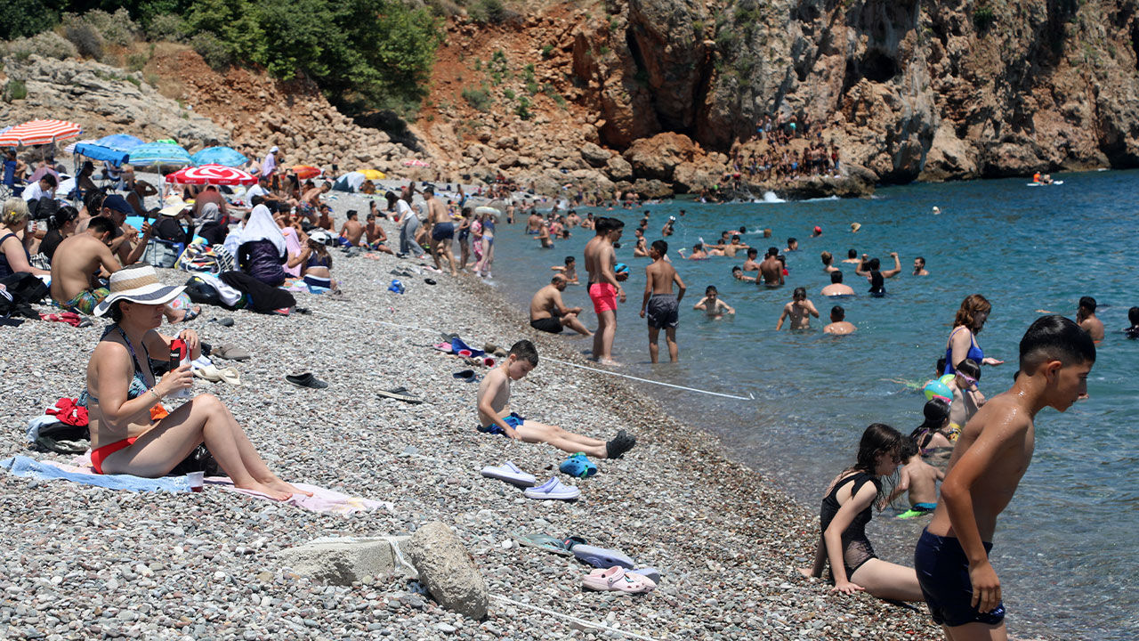 Konyaalti Sahili Antalya Sicak Hava3