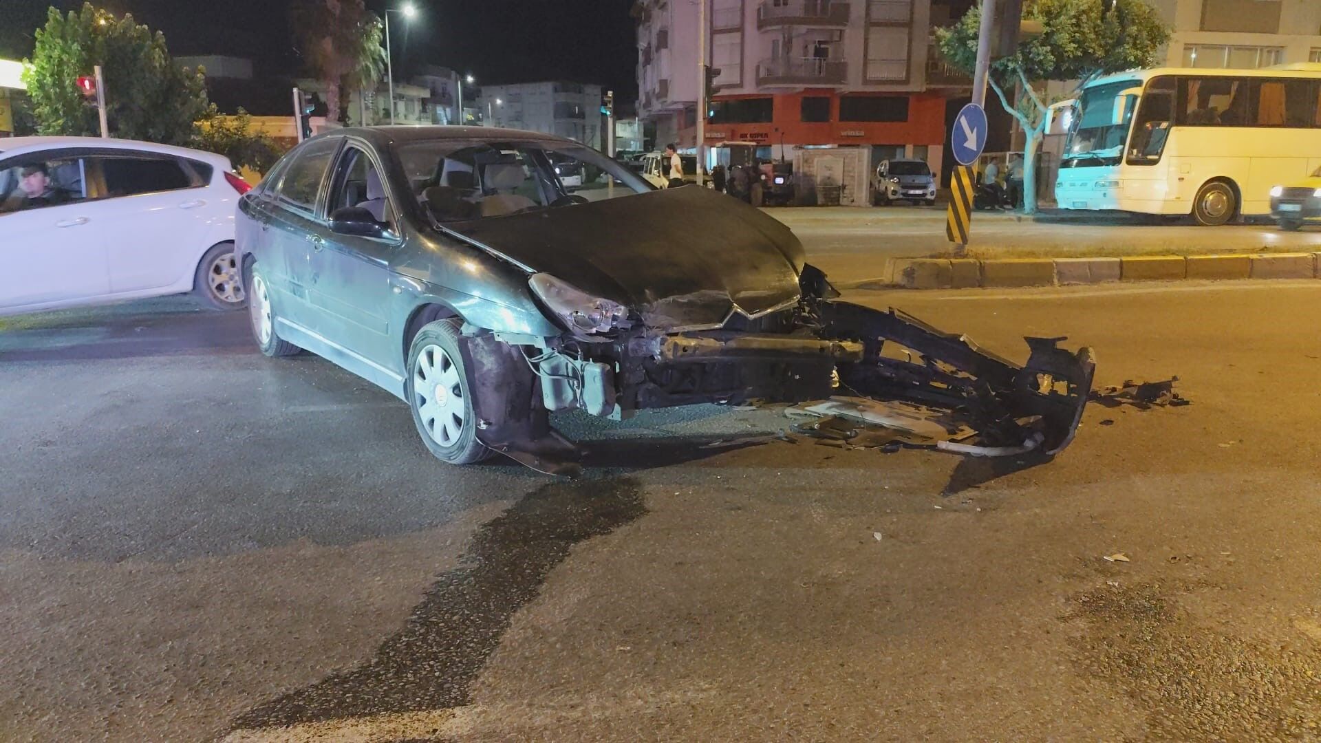 Manavgat Kirmizi Isik Ihlali Kaza Antalya1