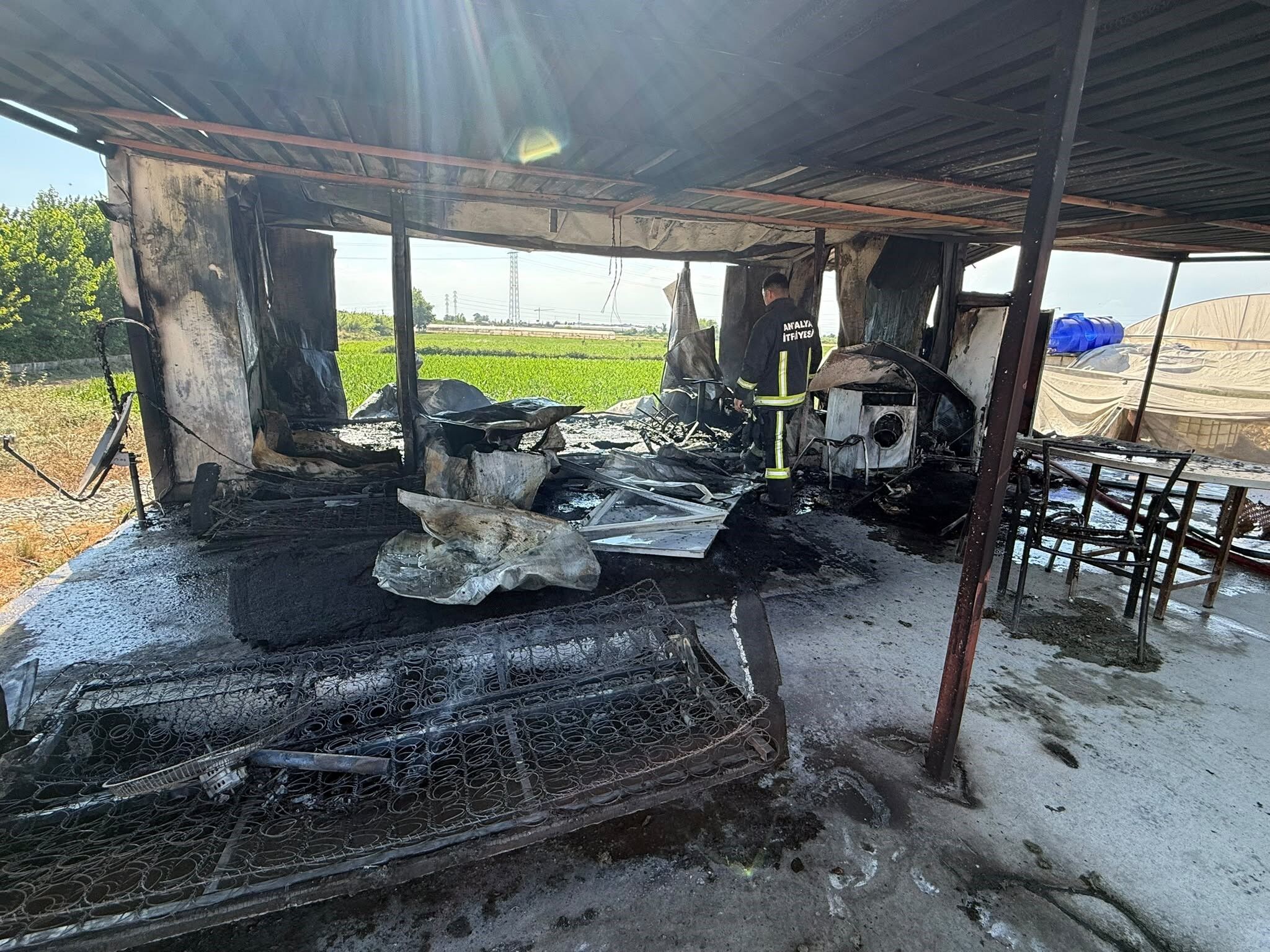 Serik Konteyner Yangini Antalya6