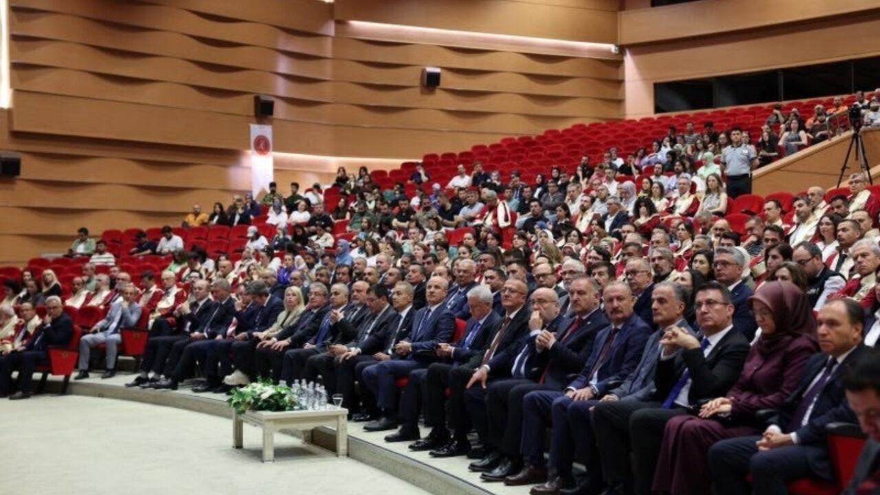 Akdeniz Üniversitesi'ne “Spor Dostu Kampüs” Unvanı