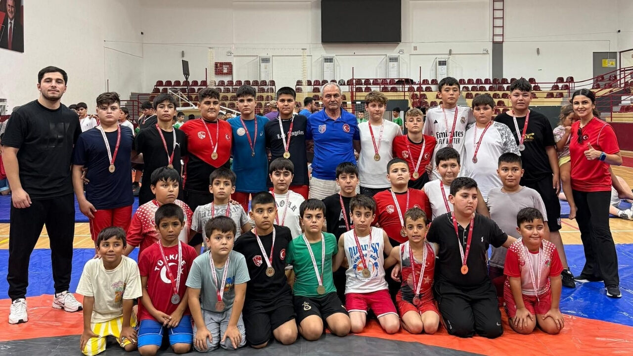 Kepez Minikler Güreş Şampiyonası
