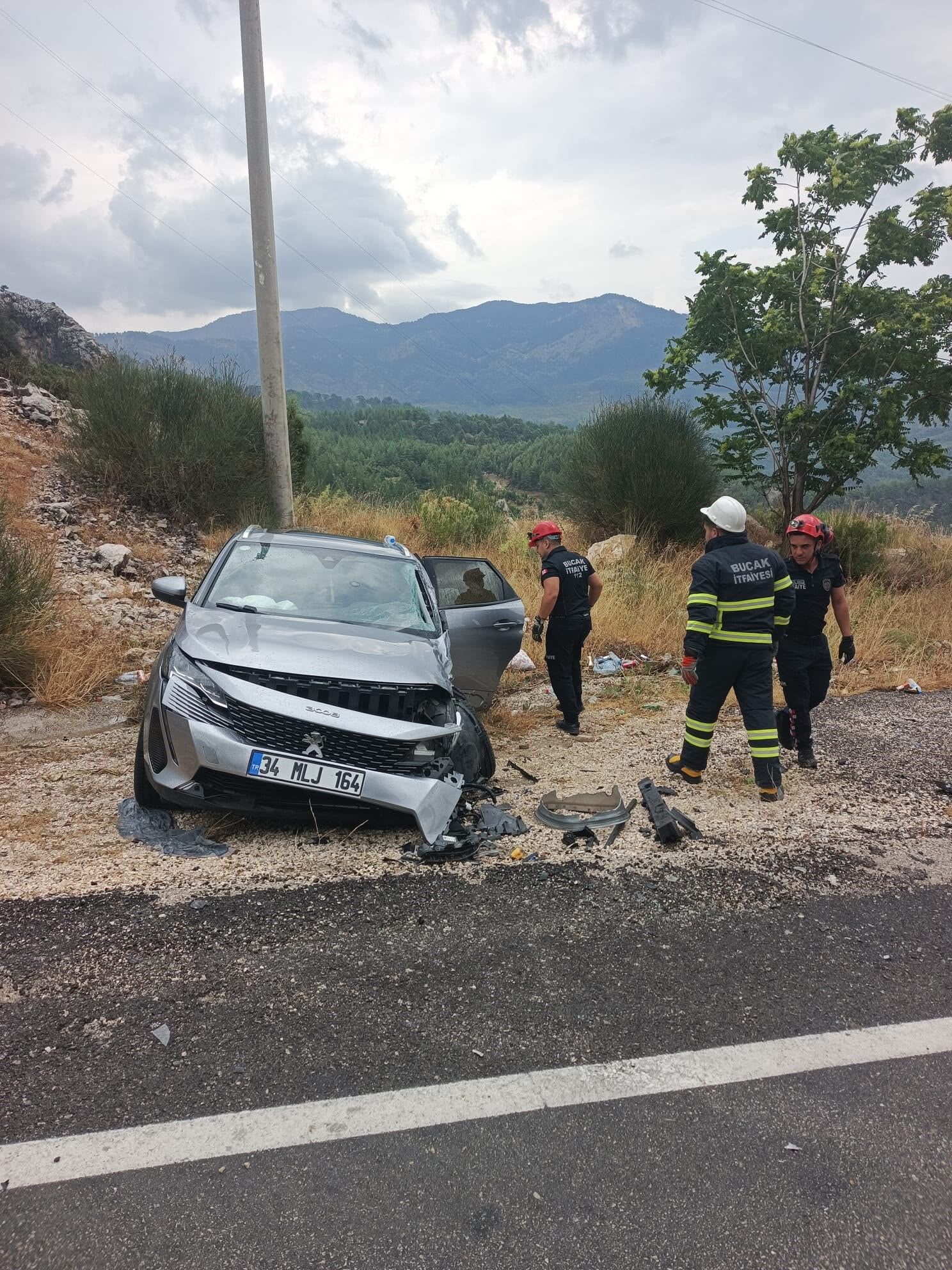 Antalya Karayolu Feci Kaza 4Yarali2