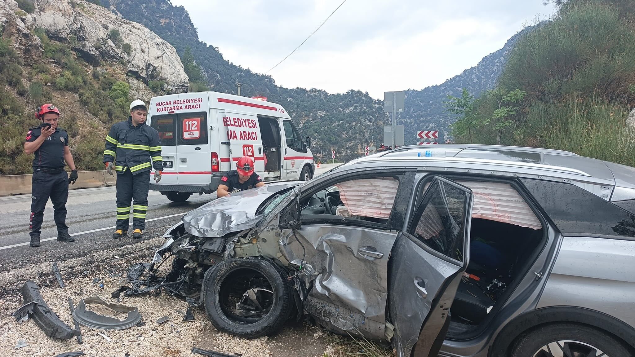 Antalya Karayolu Feci Kaza 4Yarali3