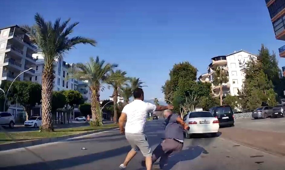 Gazipasa Antalya Trafikte Yumruklu Kavga
