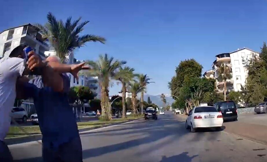Gazipasa Antalya Trafikte Yumruklu Kavga4