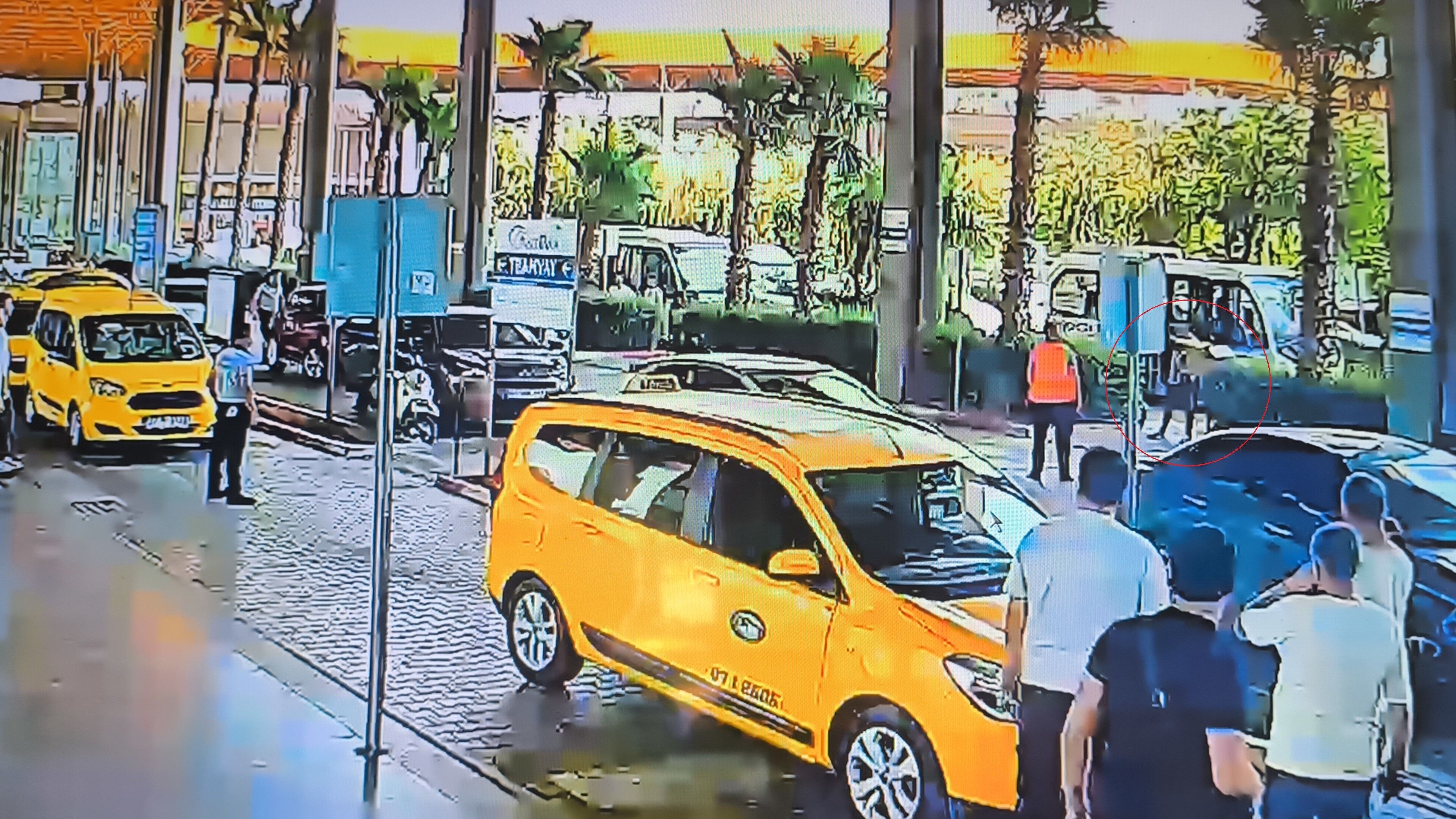 Guvenlik Gorevlisi Bicakla Yaralandi Antalya3