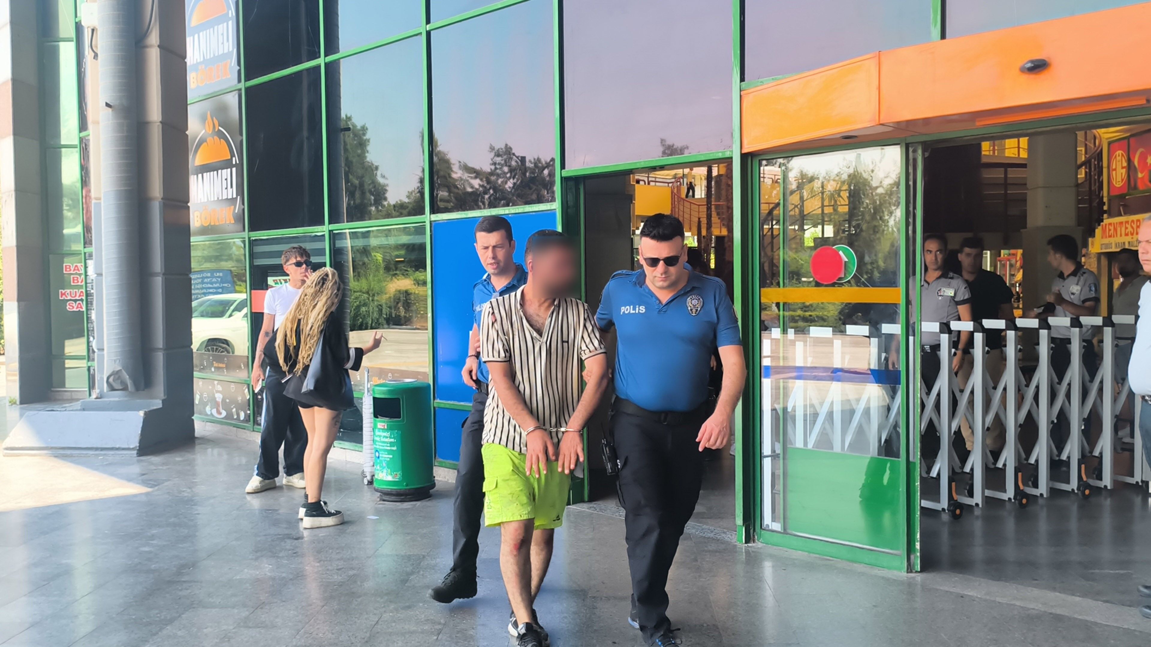 Guvenlik Gorevlisi Bicakla Yaralandi Antalya4