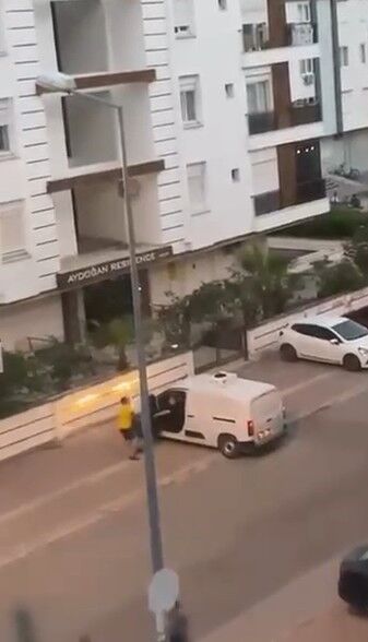 Hurma Mahallesi Araci Uzerine Surdu Antalya8